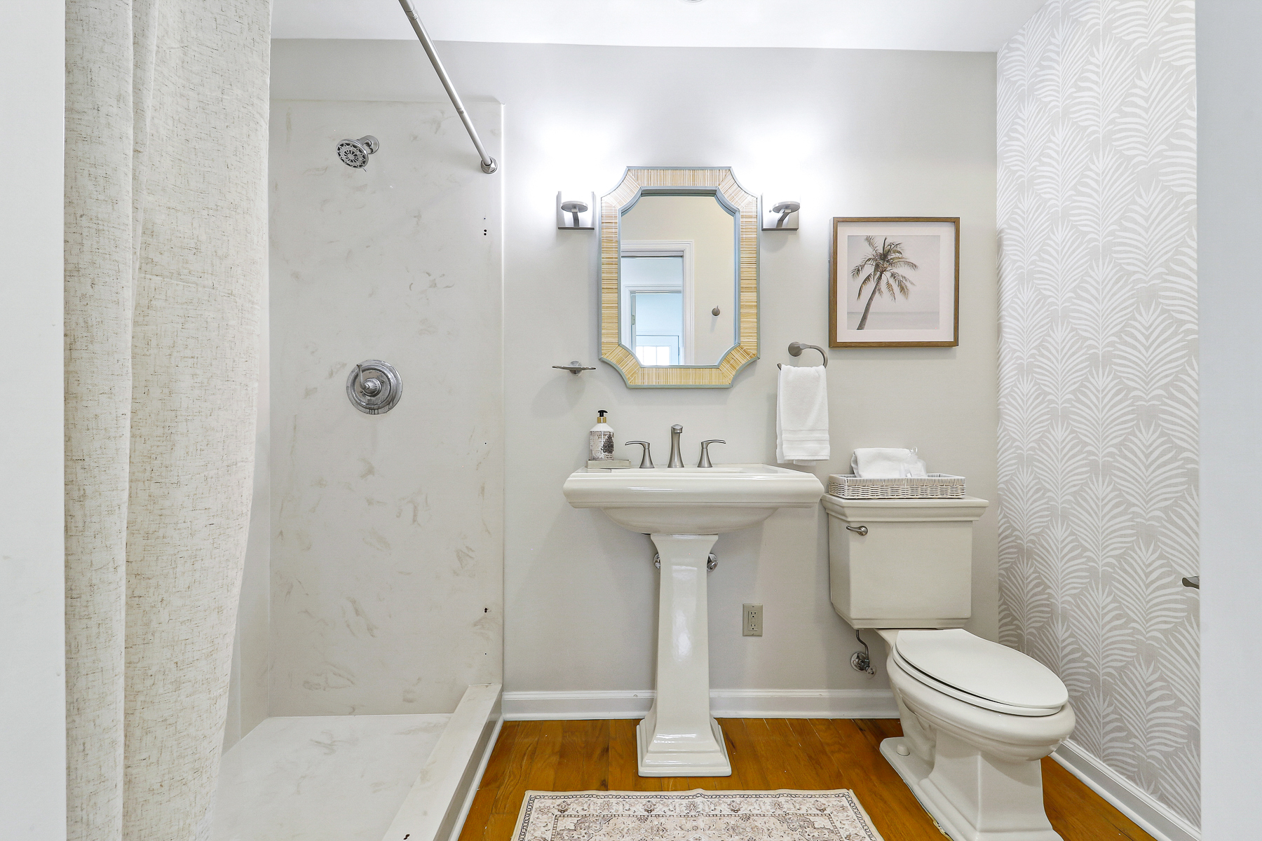 6 Gunnery | First level full bathroom w/ shower