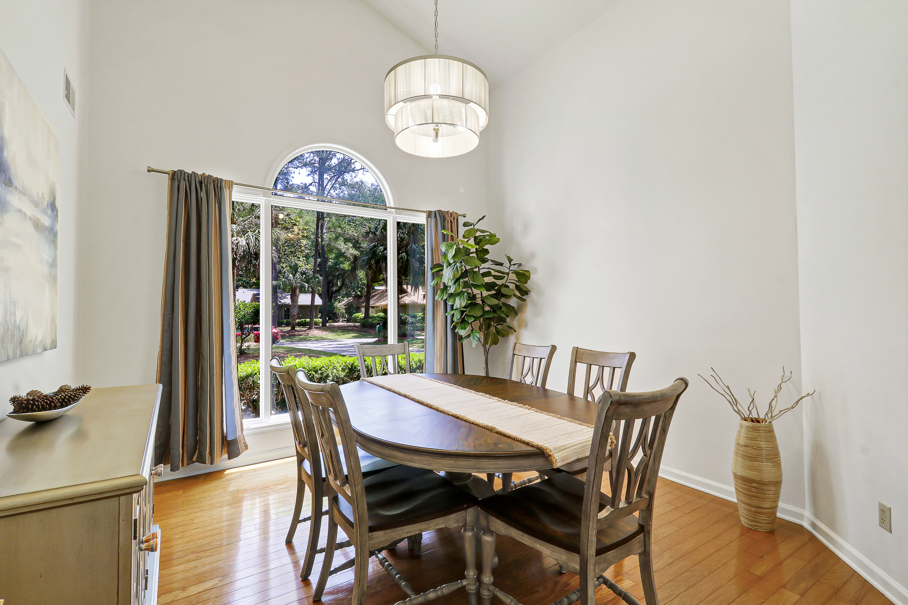 6 Gunnery | Formal dining room w/ seating for 6