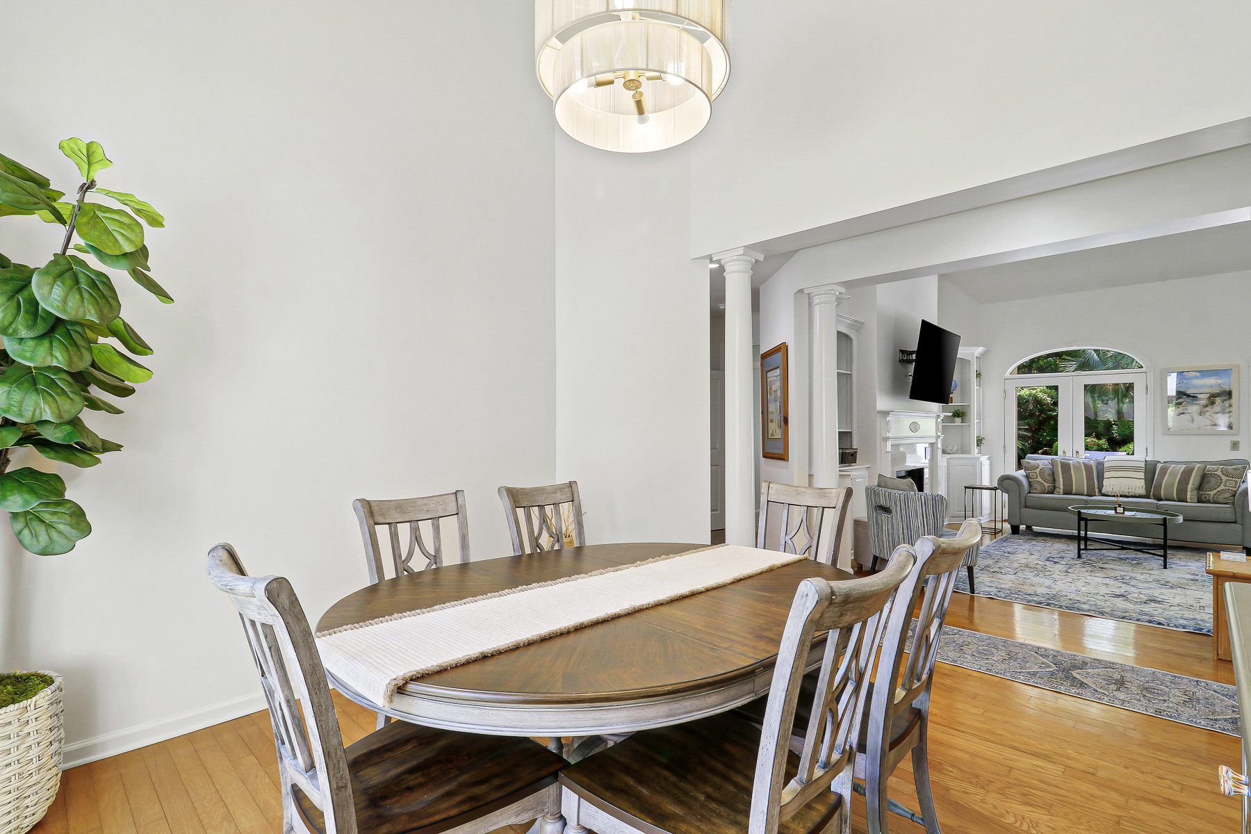 6 Gunnery | Formal dining room w/ seating for 6