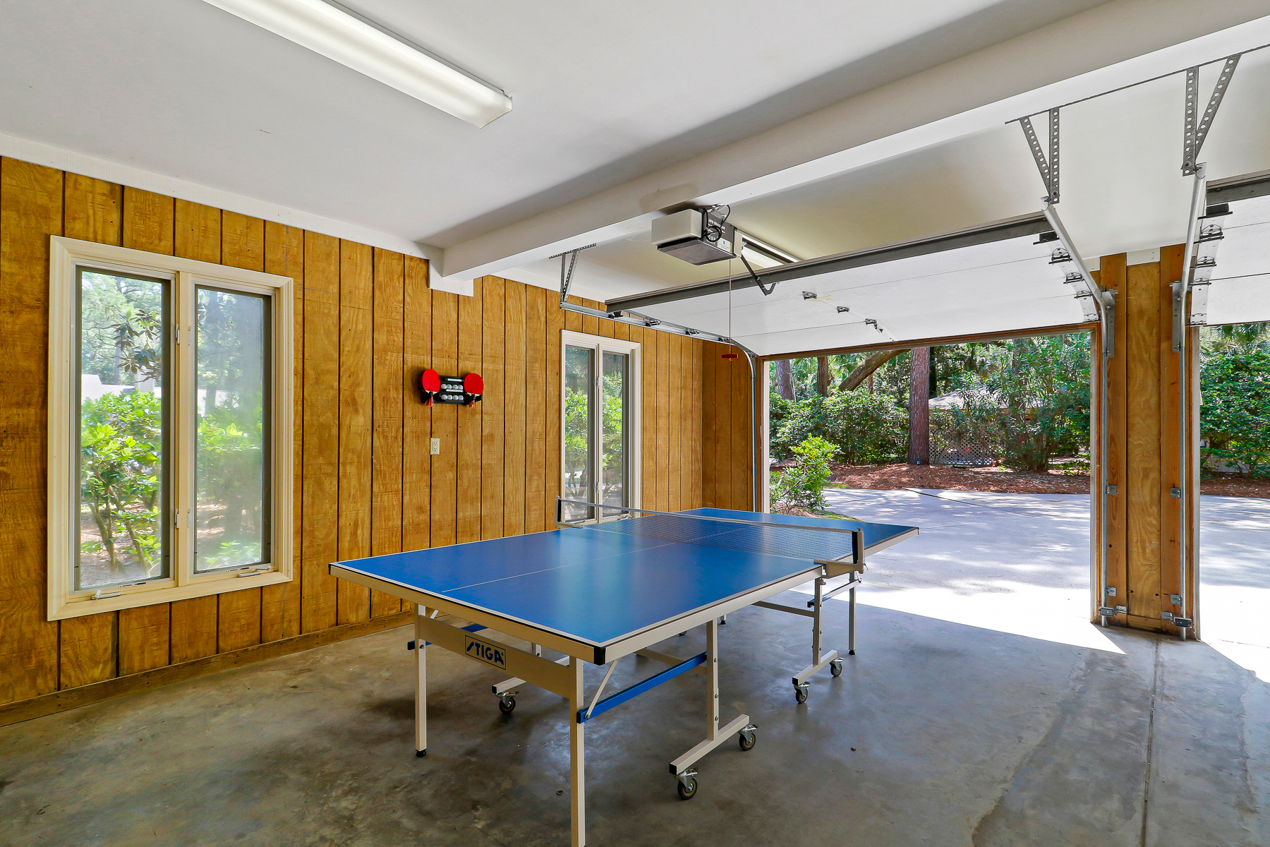 6 Gunnery | Garage w/ brand new ping pong table