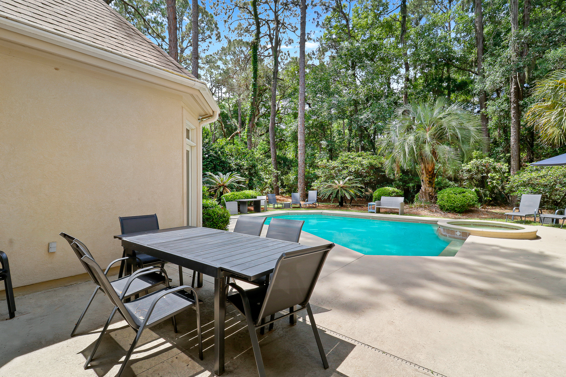 6 Gunnery | Stunning pool deck w/ outdoor dining