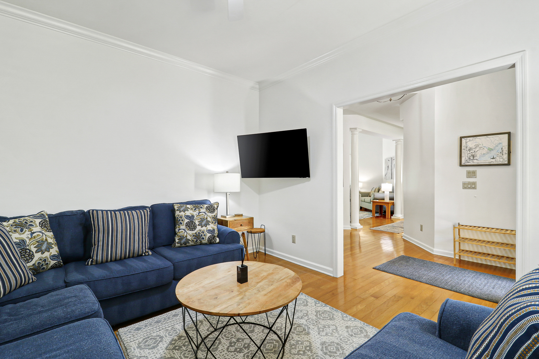 6 Gunnery | Secondary living room with tv