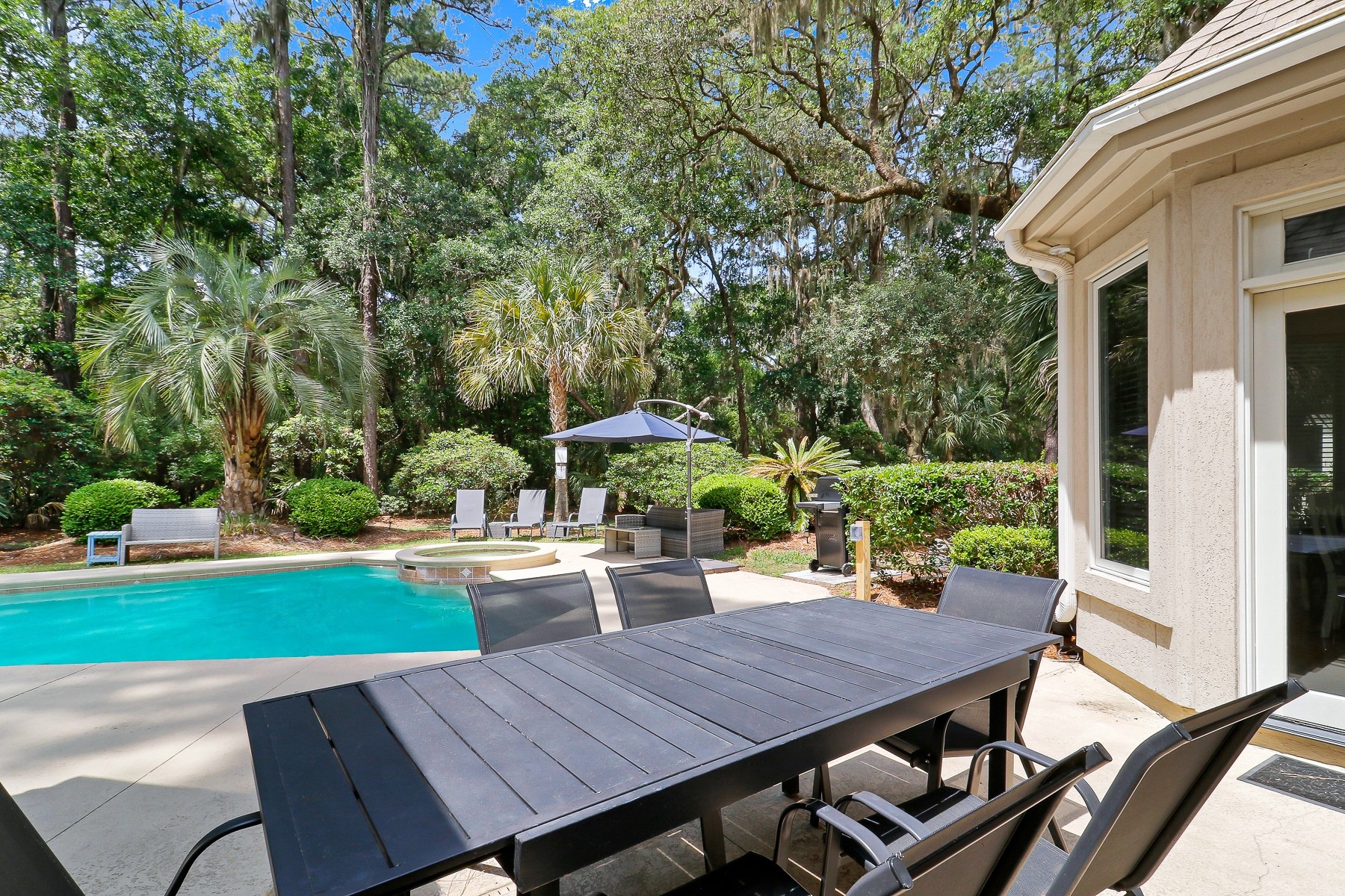 6 Gunnery | Stunning pool deck w/ outdoor dining