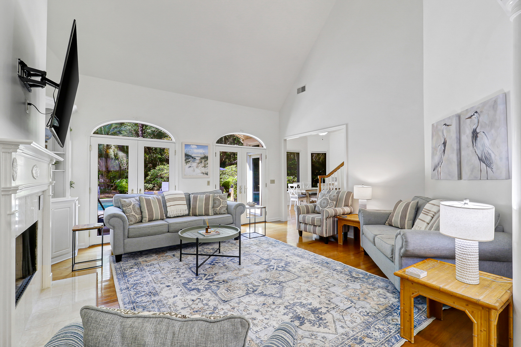 6 Gunnery | Main living room w/ ample seating