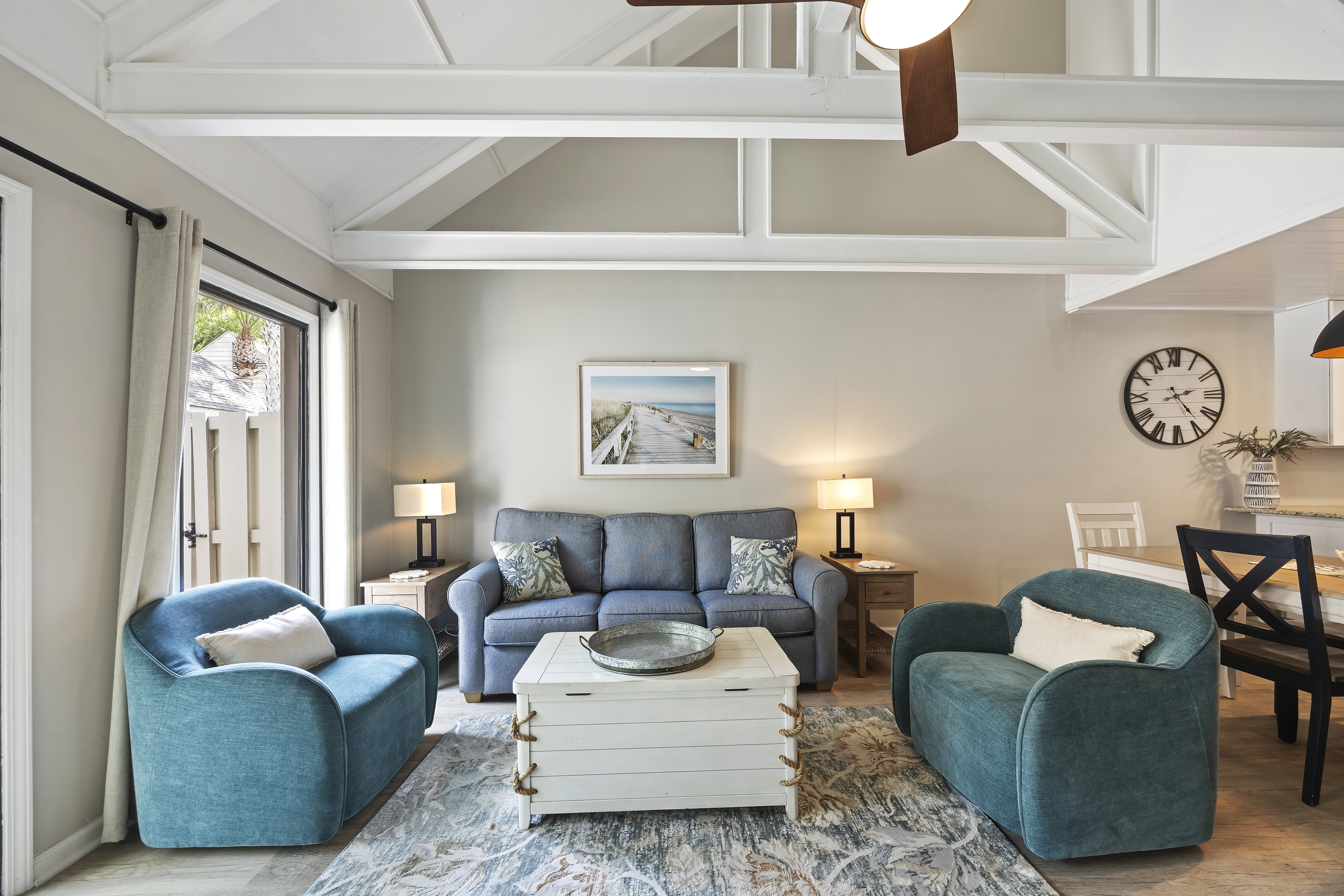 520 Queens Grant | Spacious and bright living room