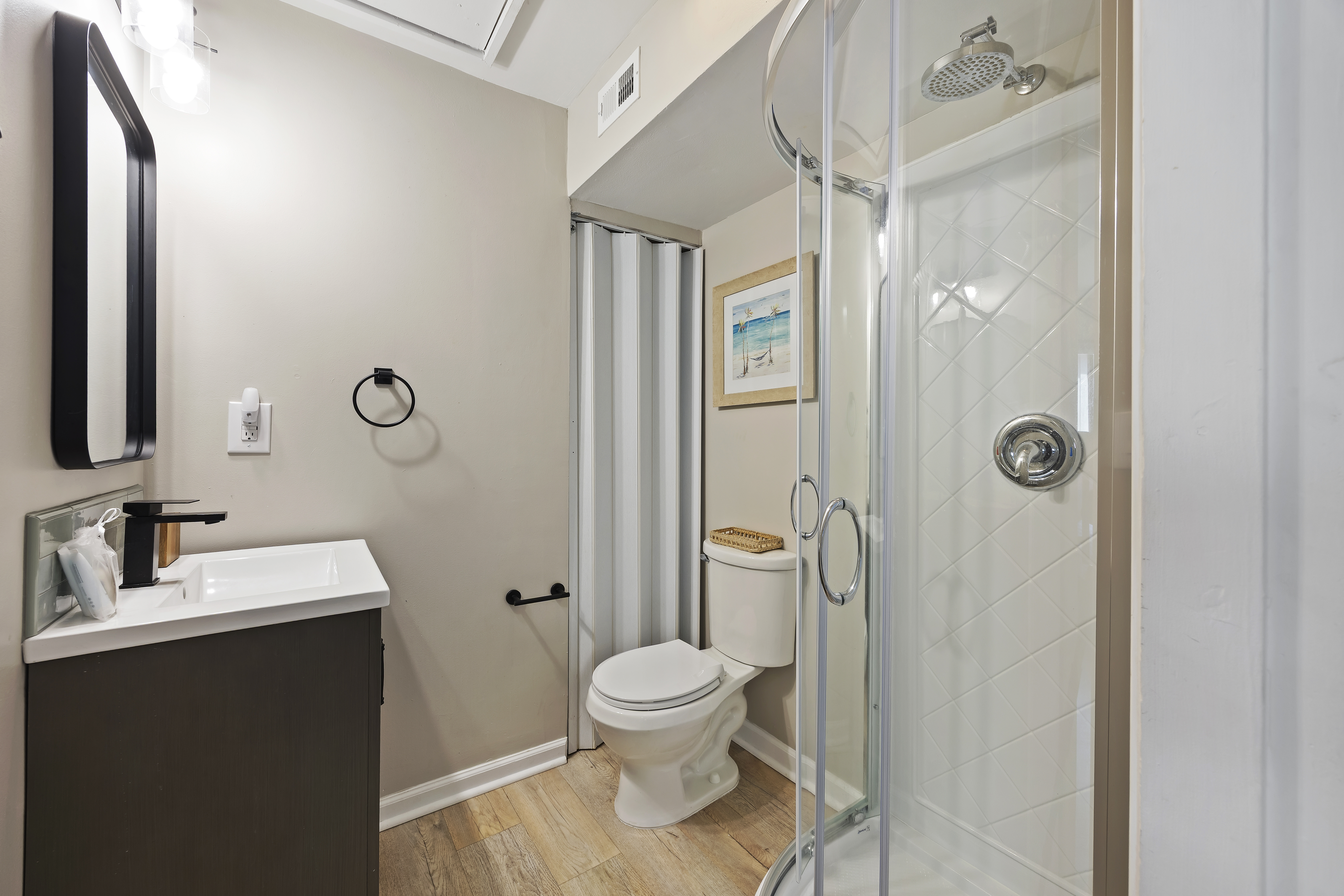 520 Queens Grant | Bedroom 2 Bathroom