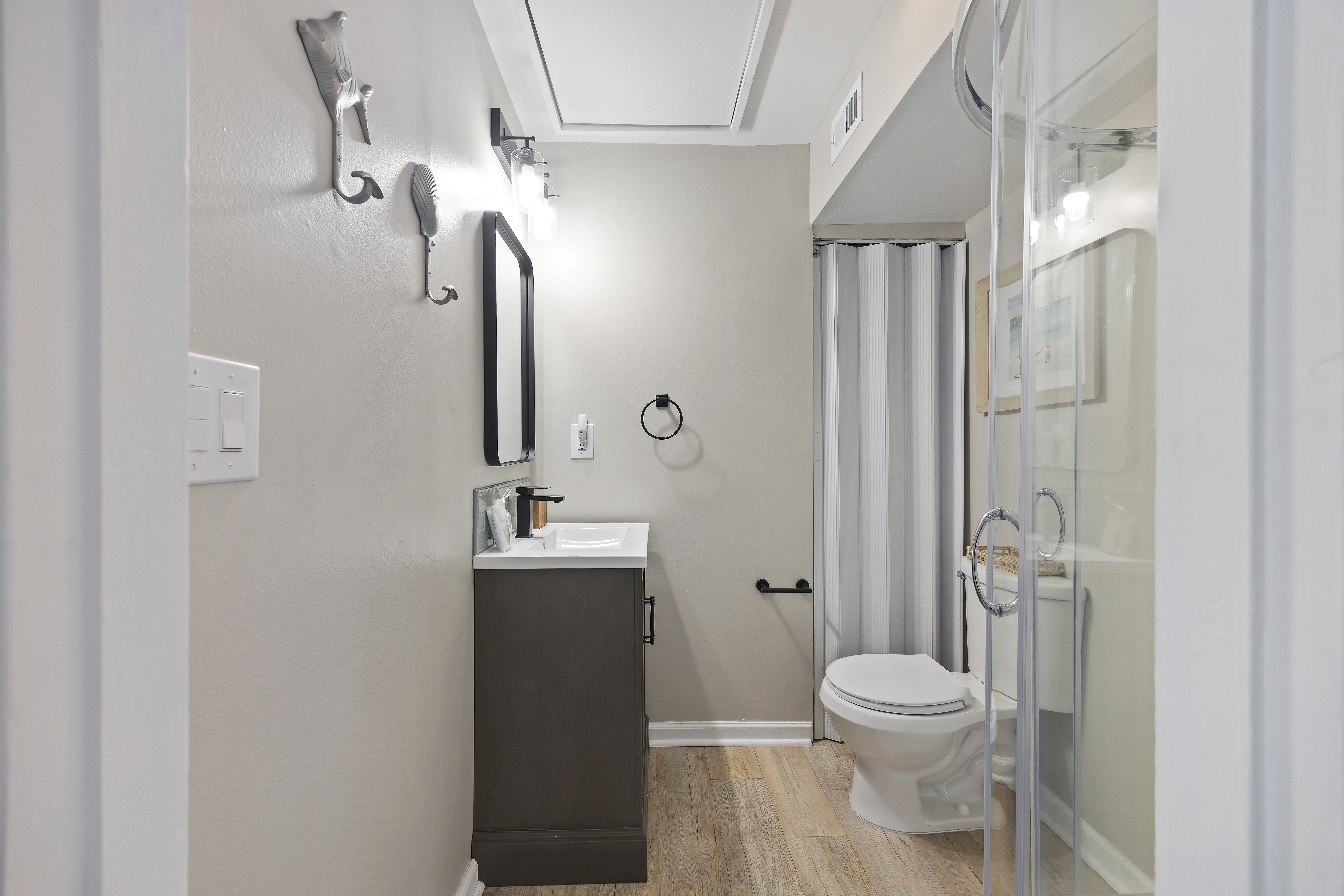 520 Queens Grant | Bedroom 2 Bathroom