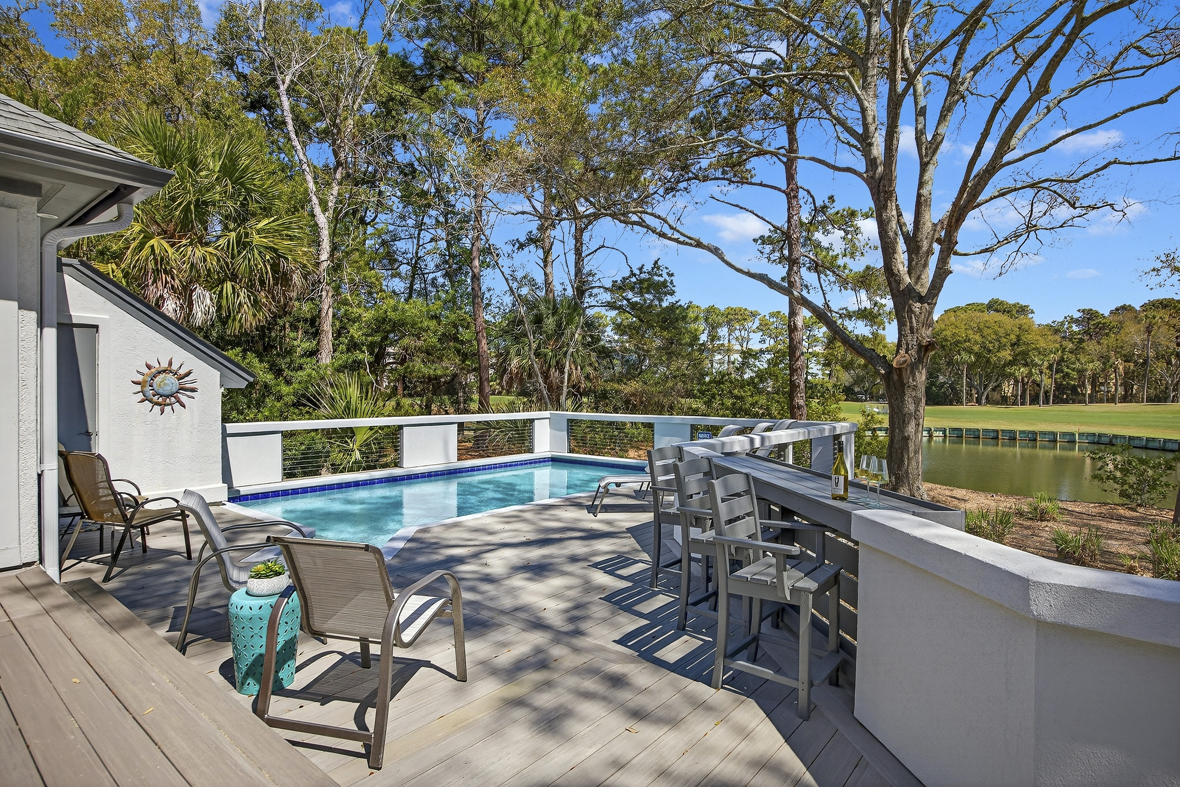 32 Full Sweep | Pool deck with brand new cable wire banister