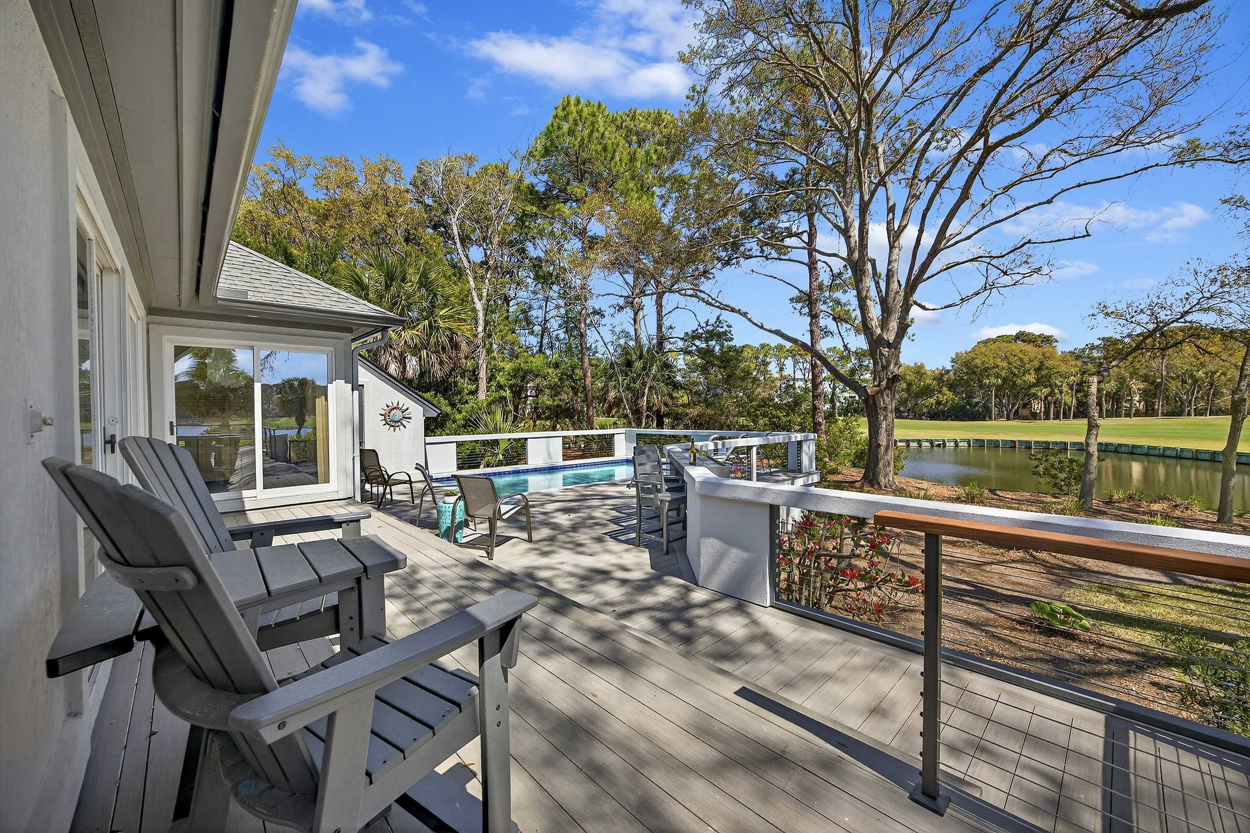 32 Full Sweep | Pool deck with brand new cable wire banister