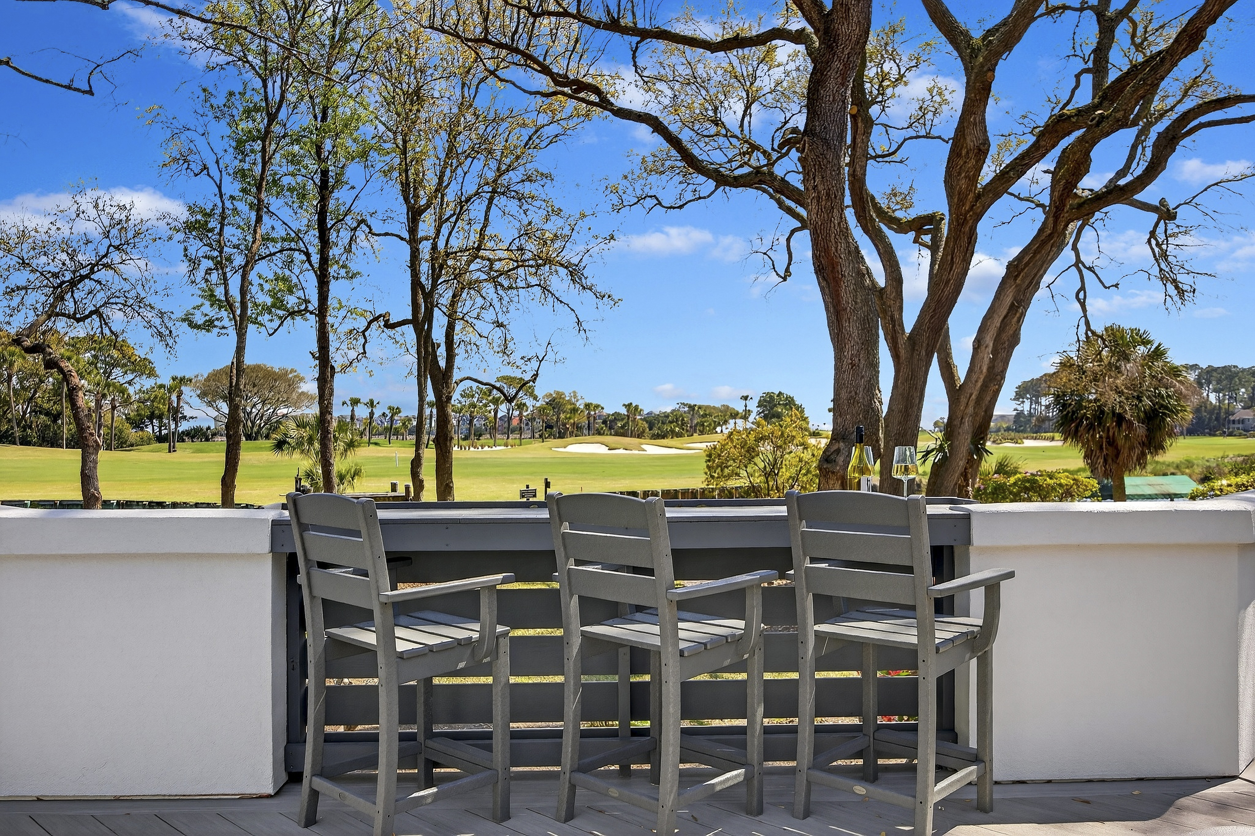 32 Full Sweep | Pool deck with brand new cable wire banister