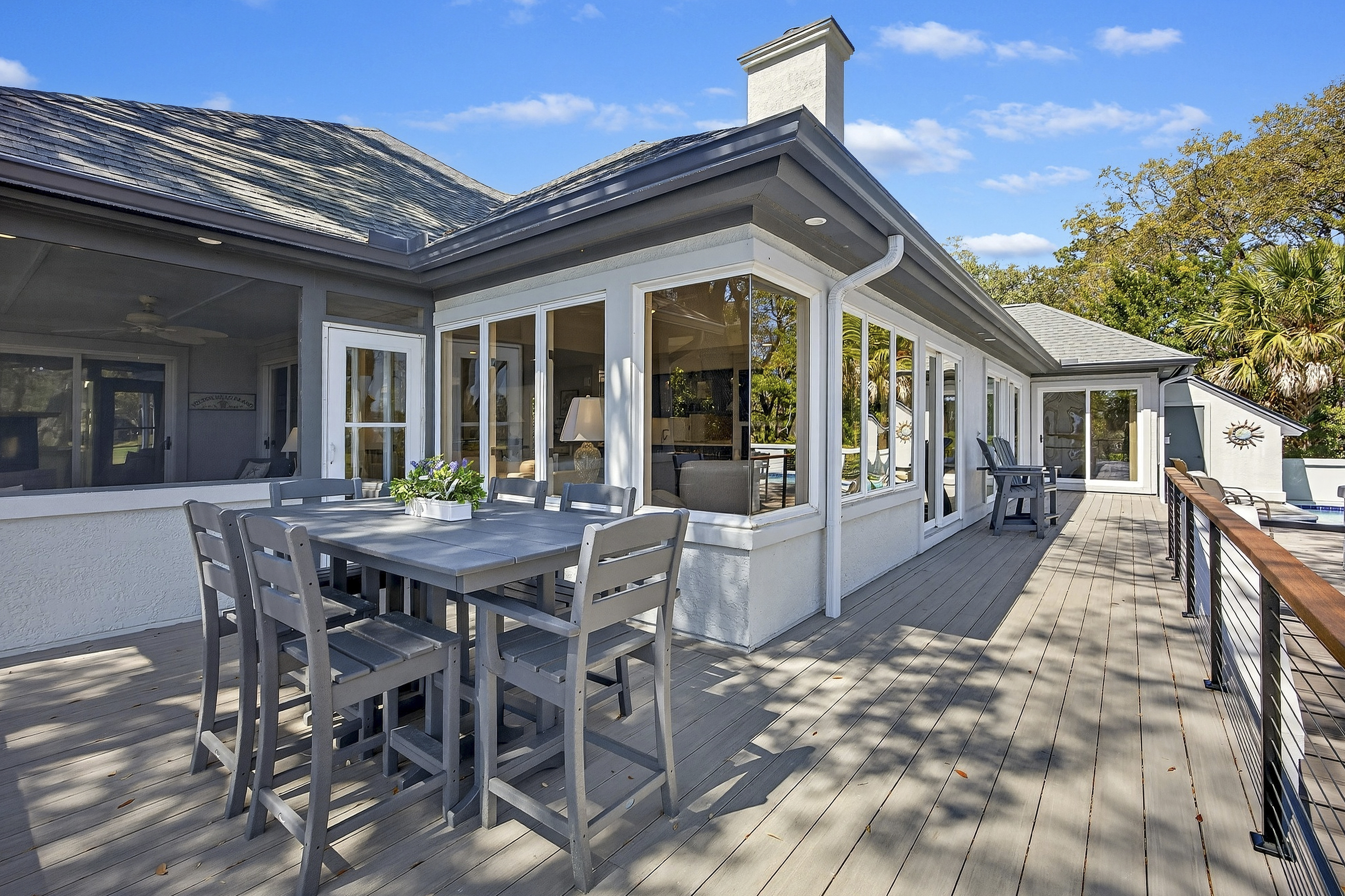 32 Full Sweep | Outdoor Dining Area