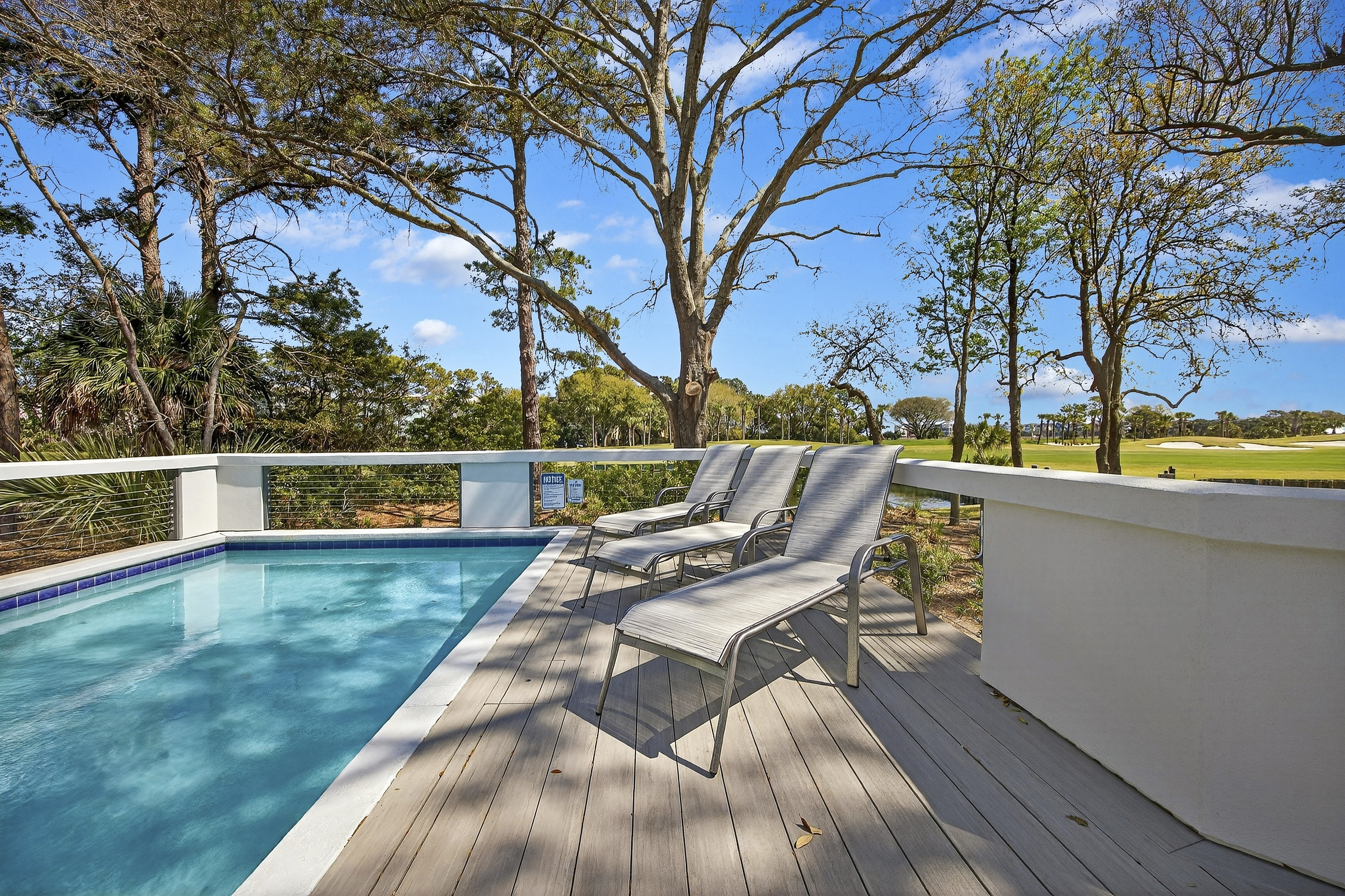 32 Full Sweep | Pool deck with brand new cable wire banister