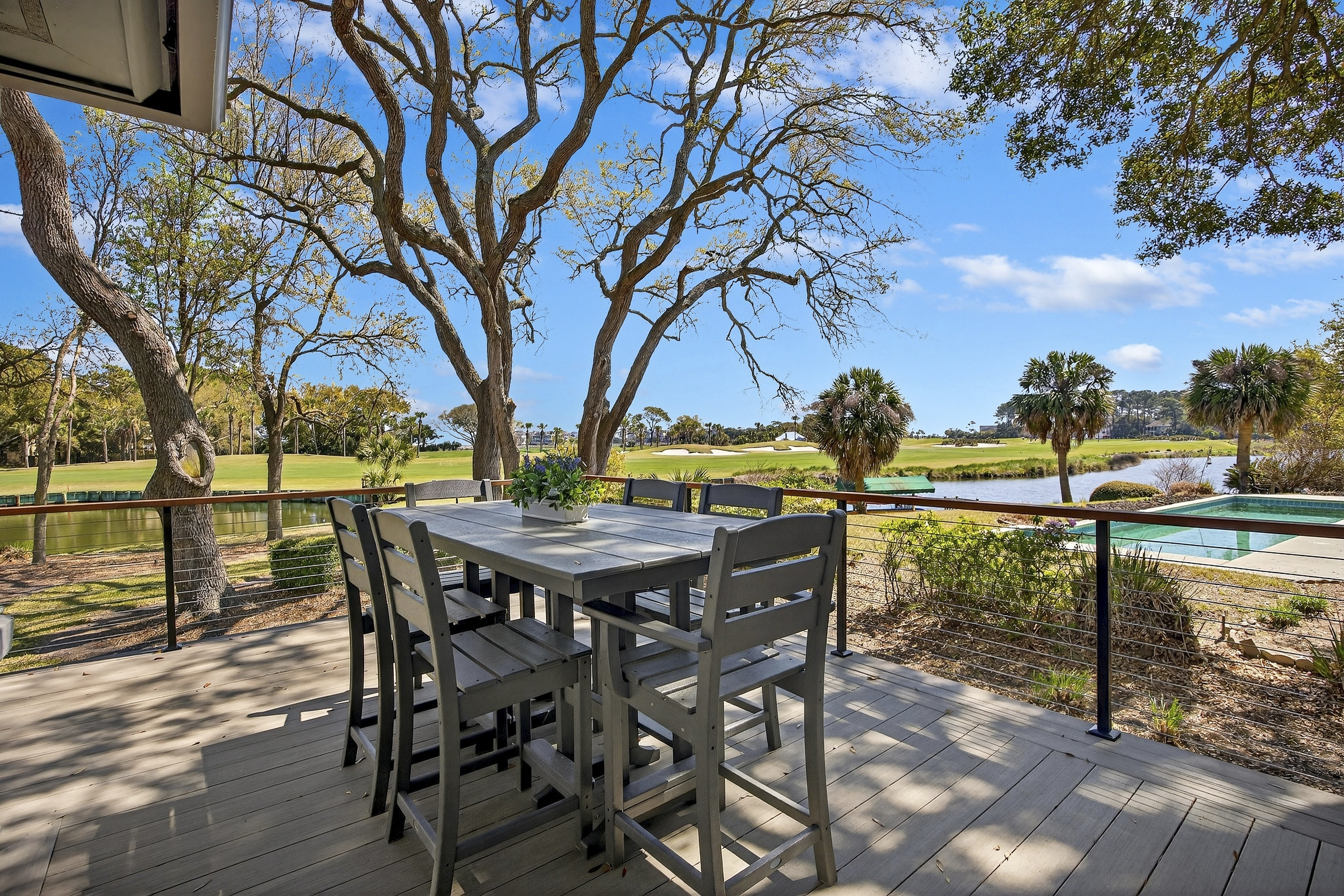 32 Full Sweep | Outdoor Dining Area