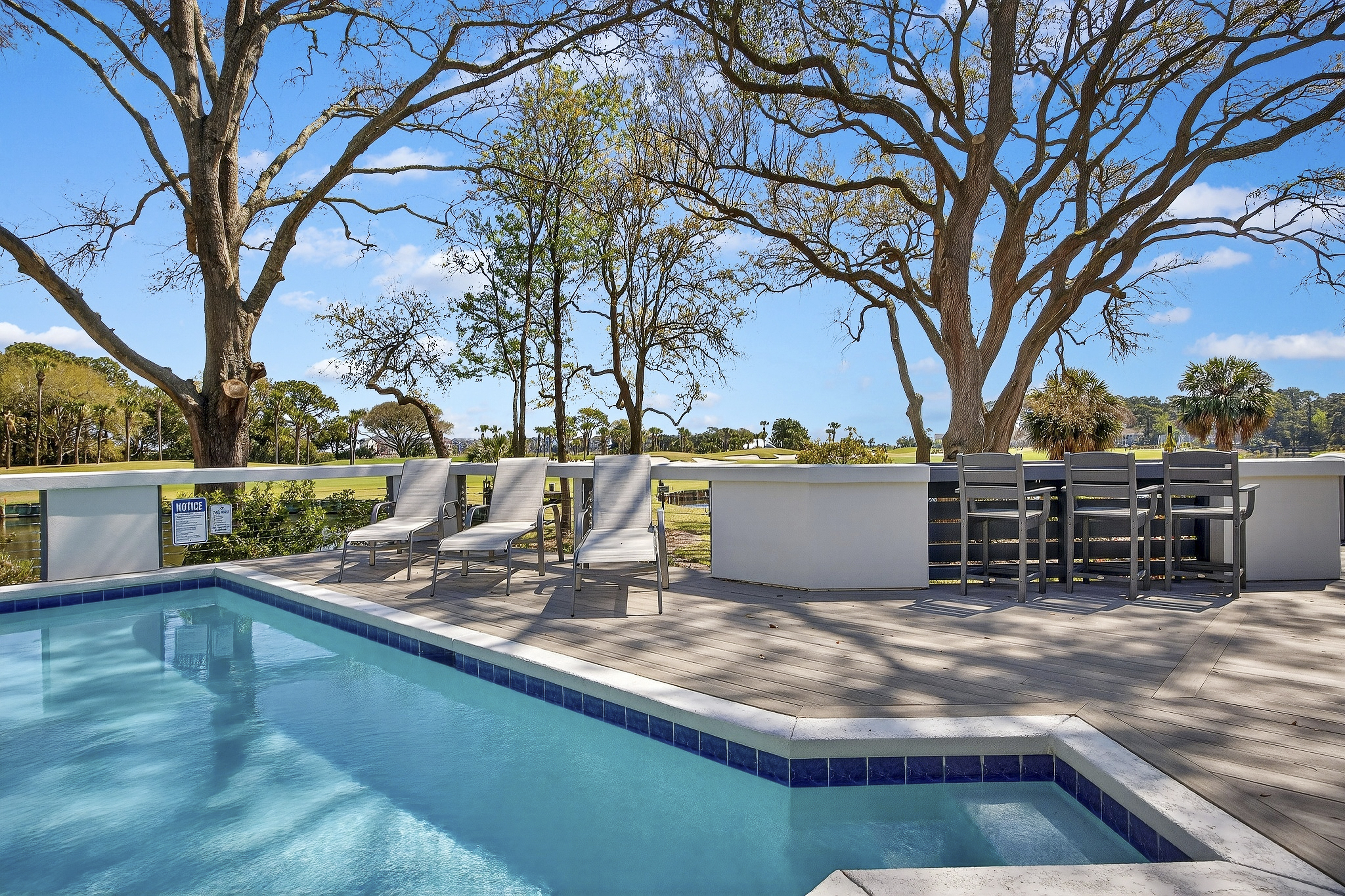 32 Full Sweep | Pool deck with brand new cable wire banister