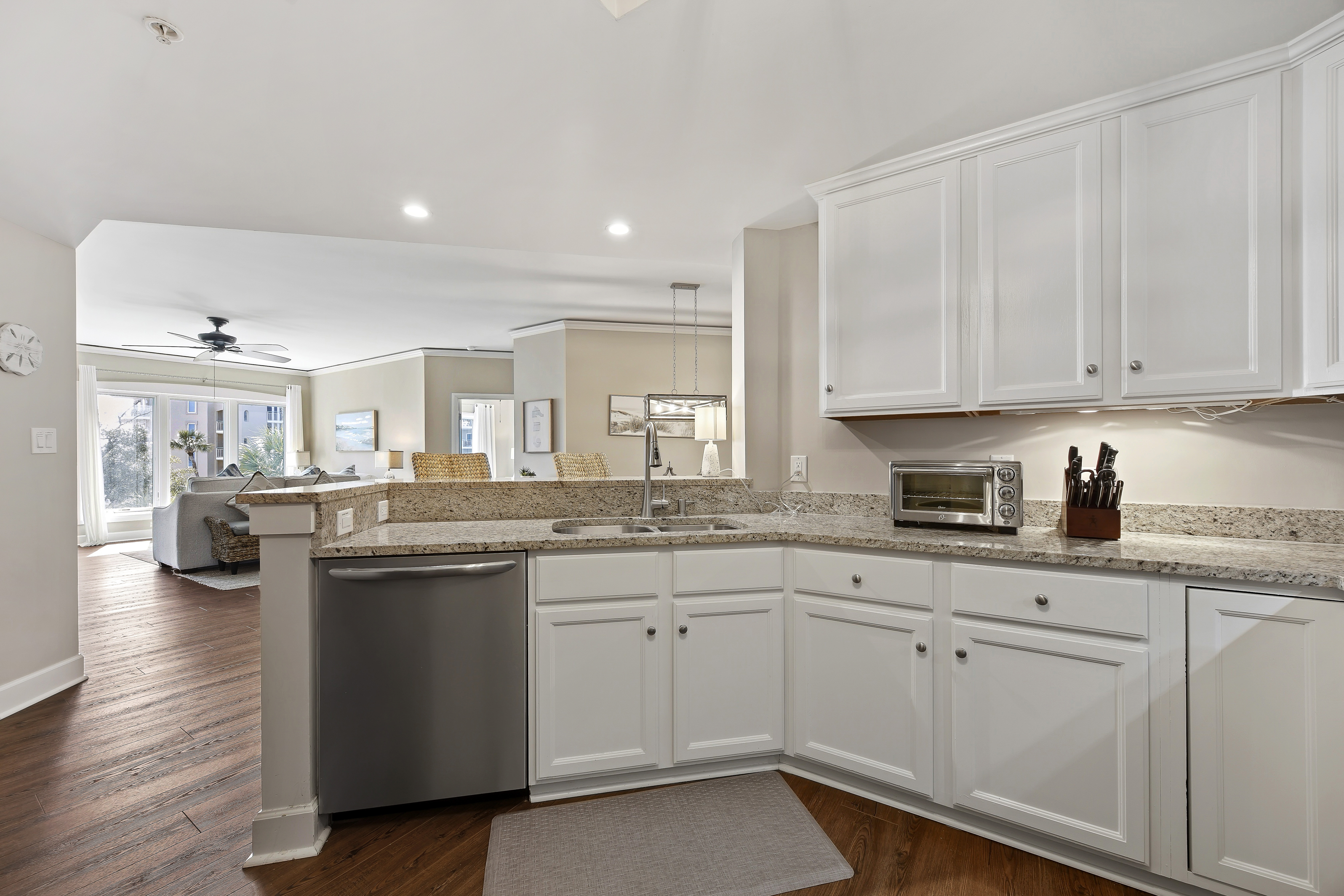 3302 Windsor Court South | Kitchen