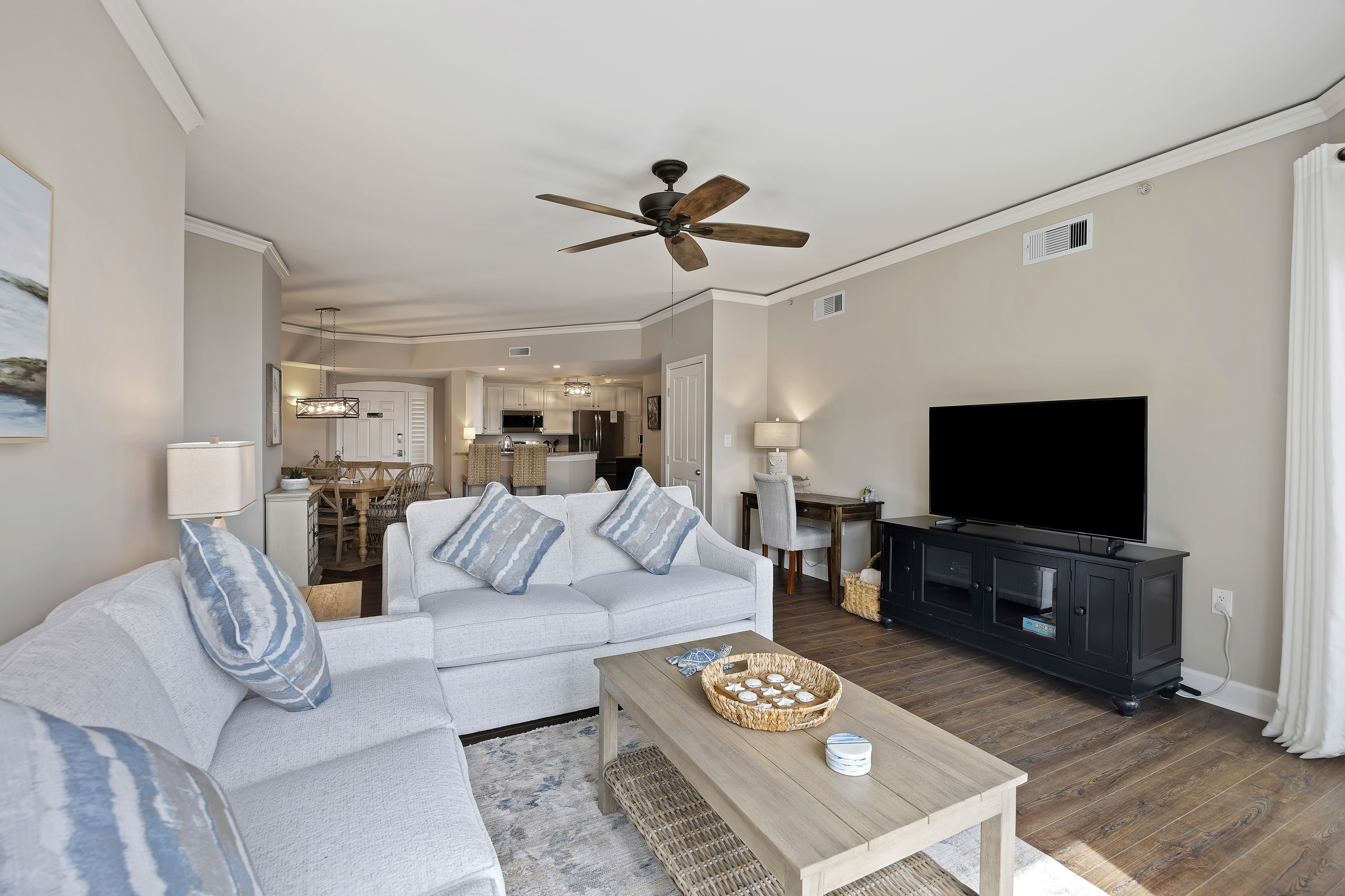 3302 Windsor Court South | Living Room 