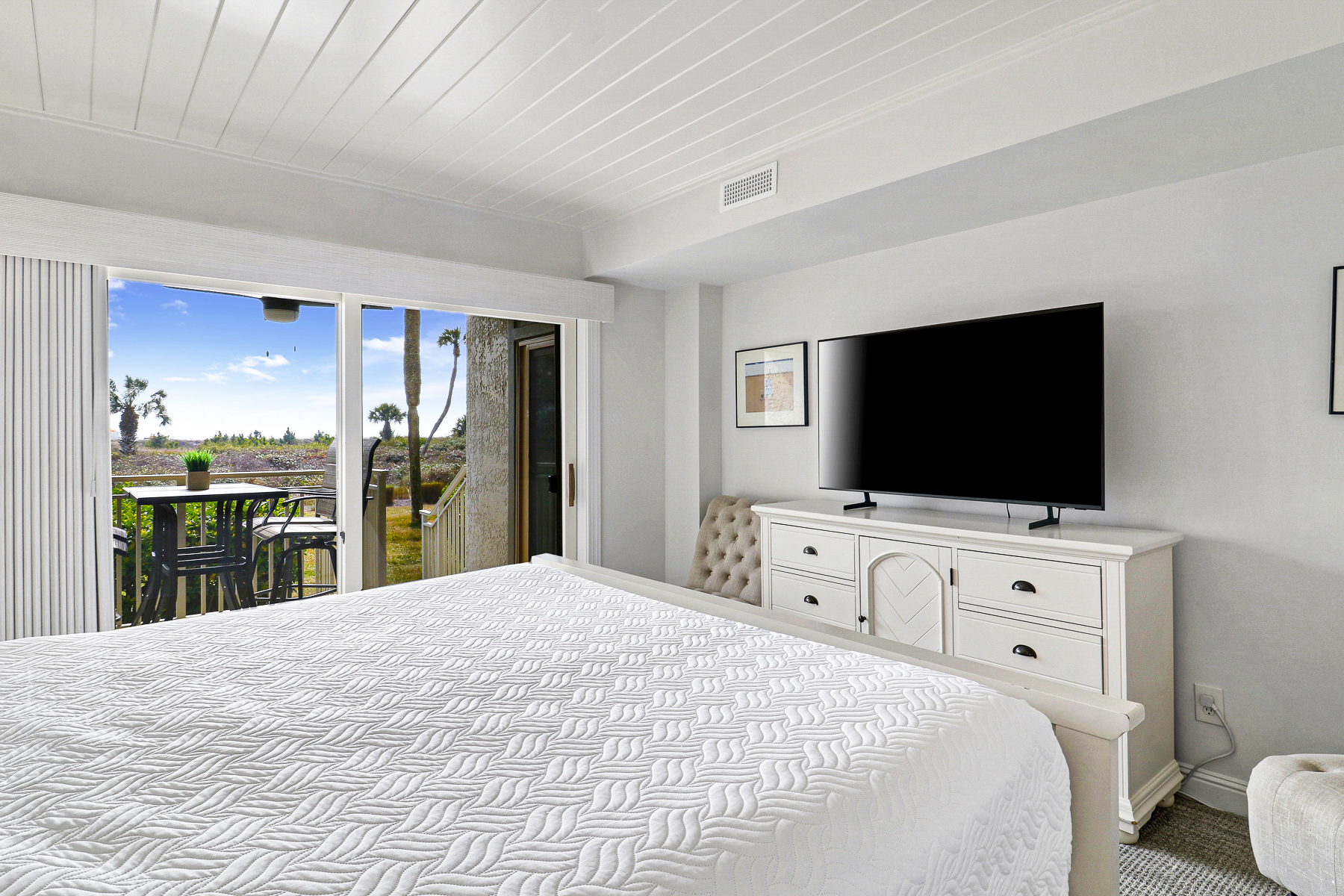 109 Shorewood | Bedroom 1 Kind Bed w/ porch access