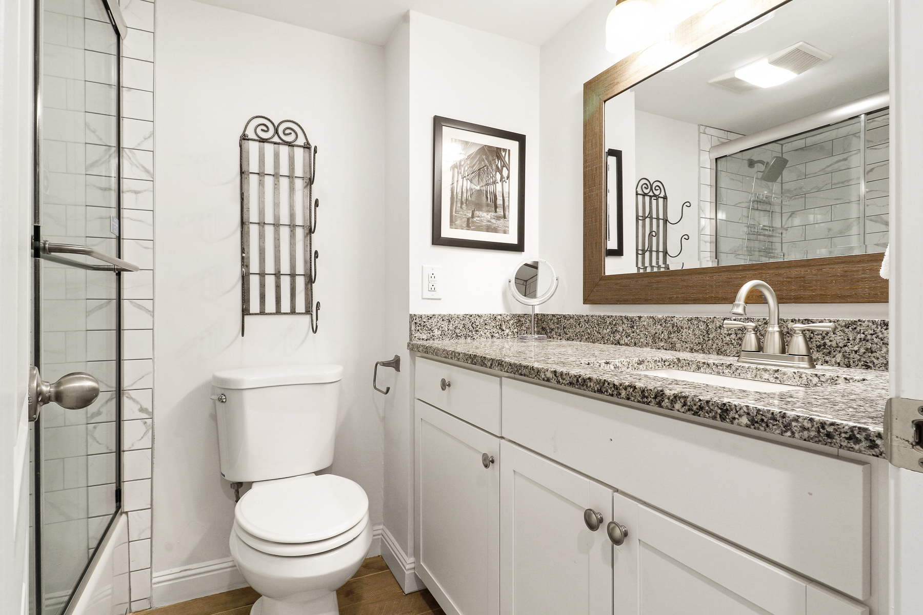 109 Shorewood | Bedroom 2 Full Bathroom 