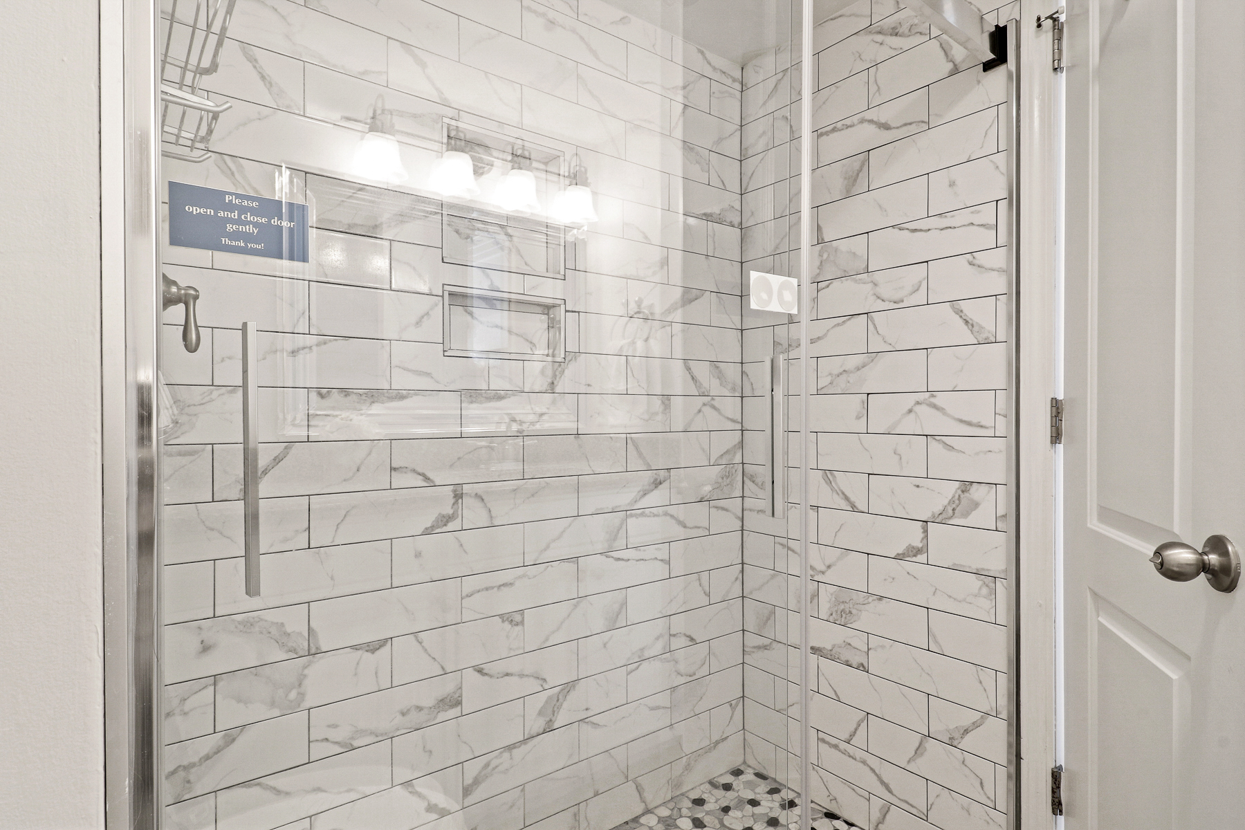 109 Shorewood | Bedroom 1 Full Bathroom