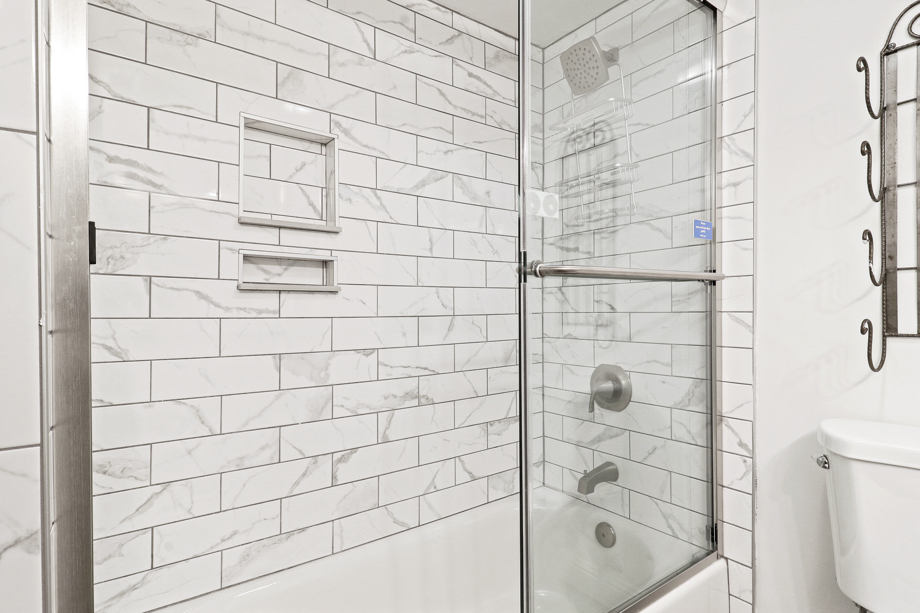 109 Shorewood | Bedroom 2 Full Bathroom 