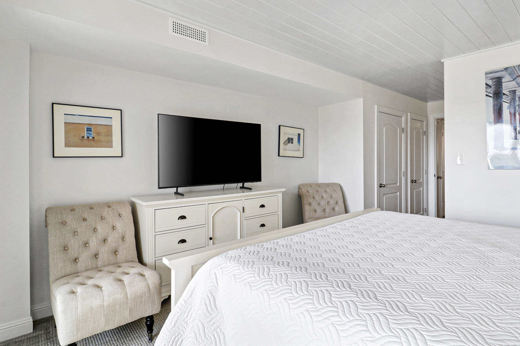 109 Shorewood | Bedroom 1 Kind Bed w/ porch access