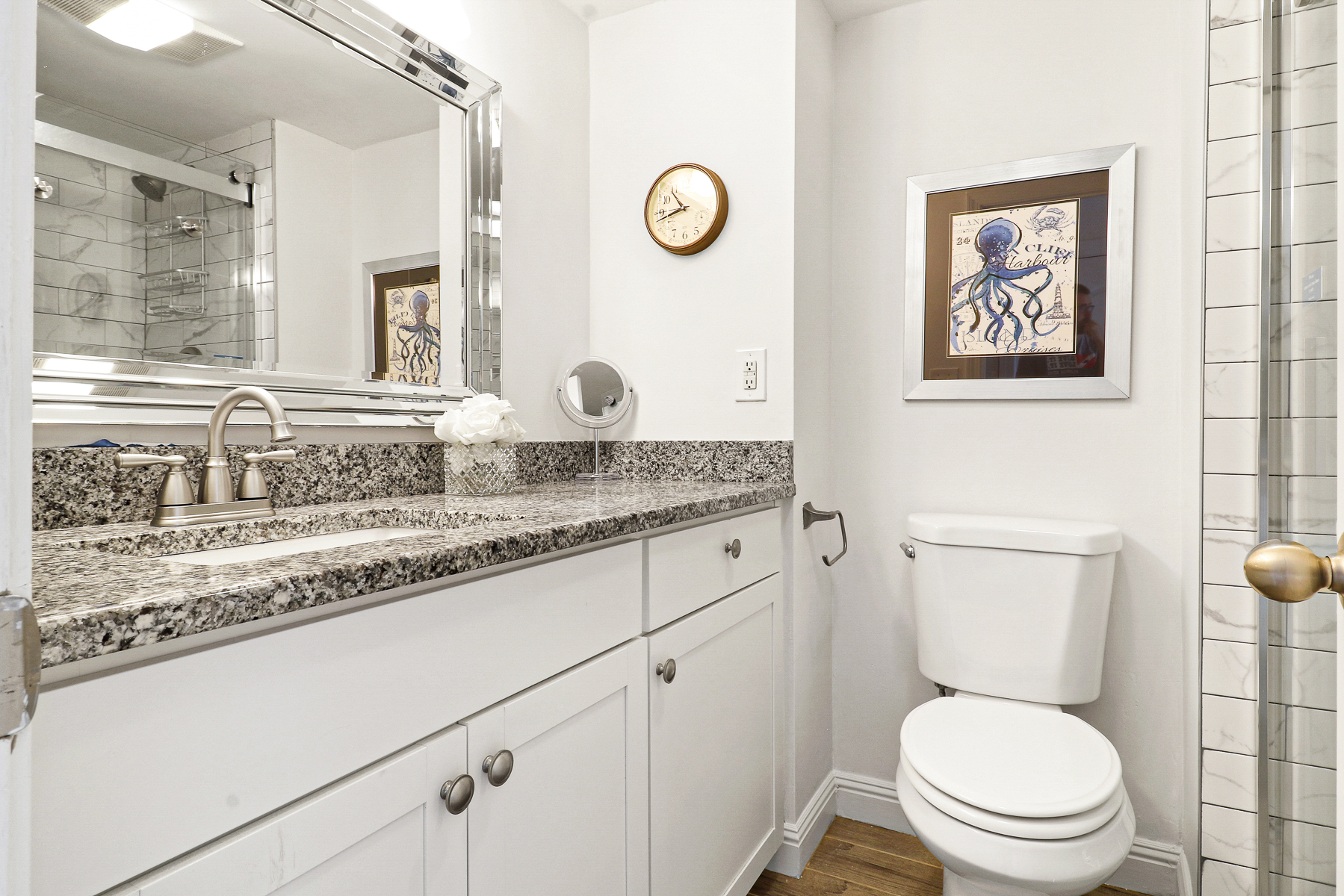 109 Shorewood | Bedroom 1 Full Bathroom