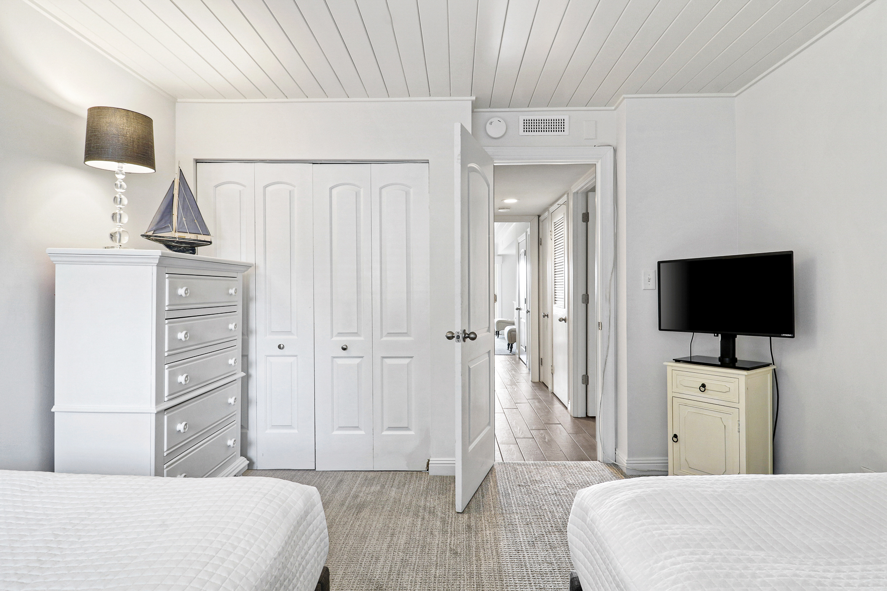 109 Shorewood | Bedroom 2 w/ 2 Double Beds