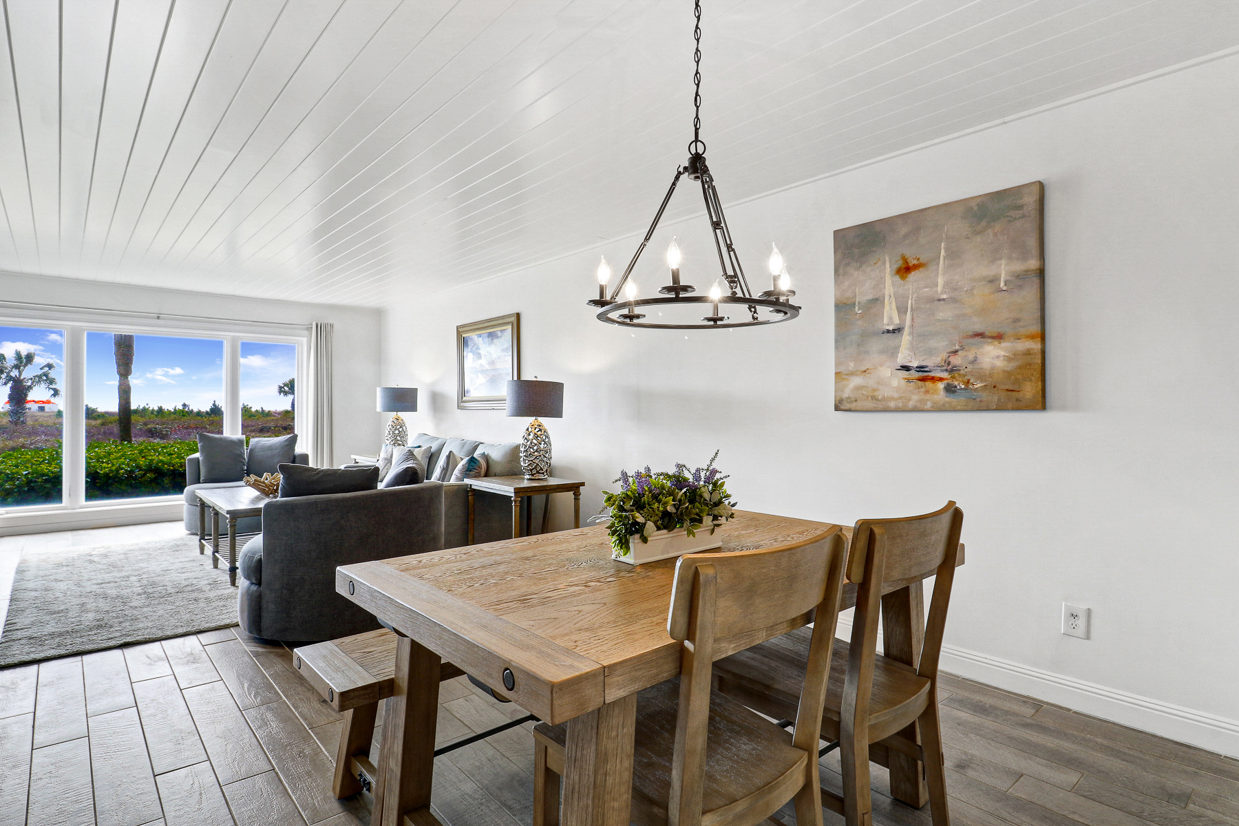 109 Shorewood | Brand new table w/ seating for 4