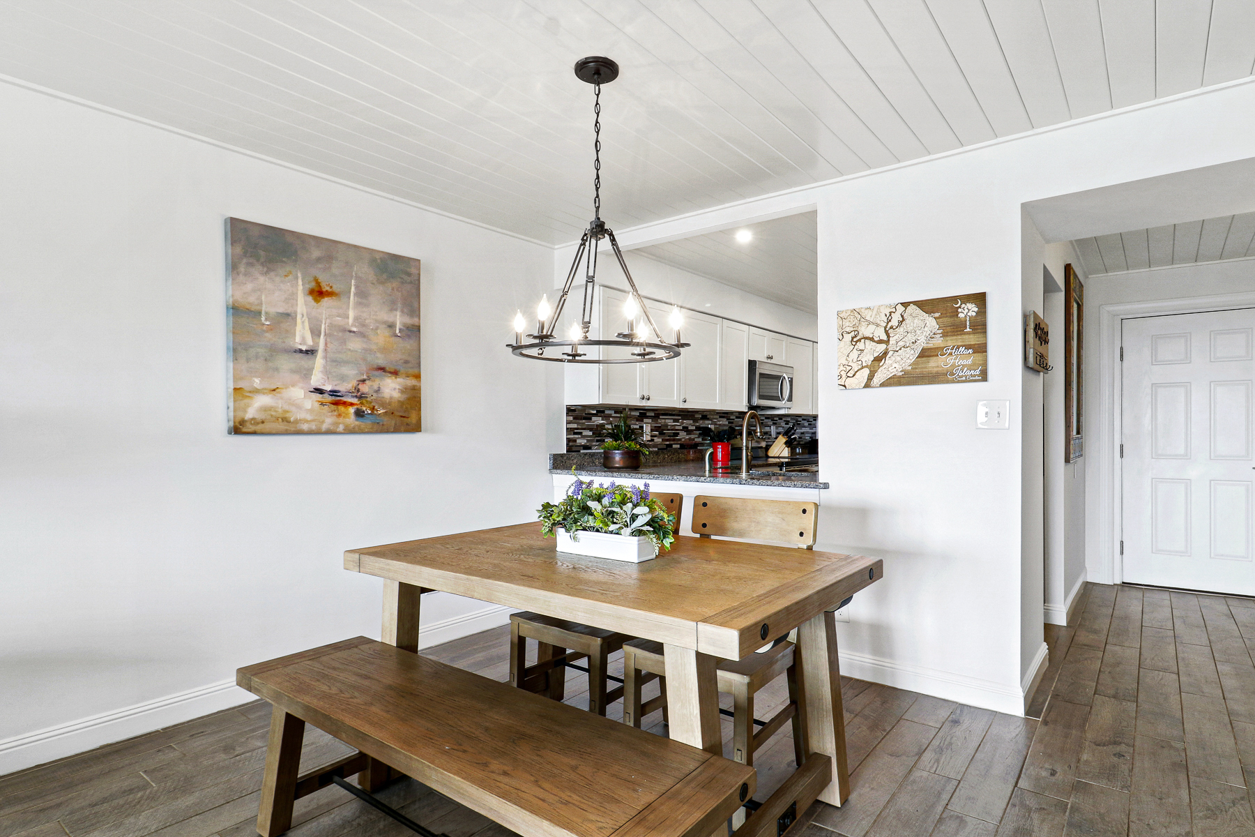 109 Shorewood | Brand new table w/ seating for 4