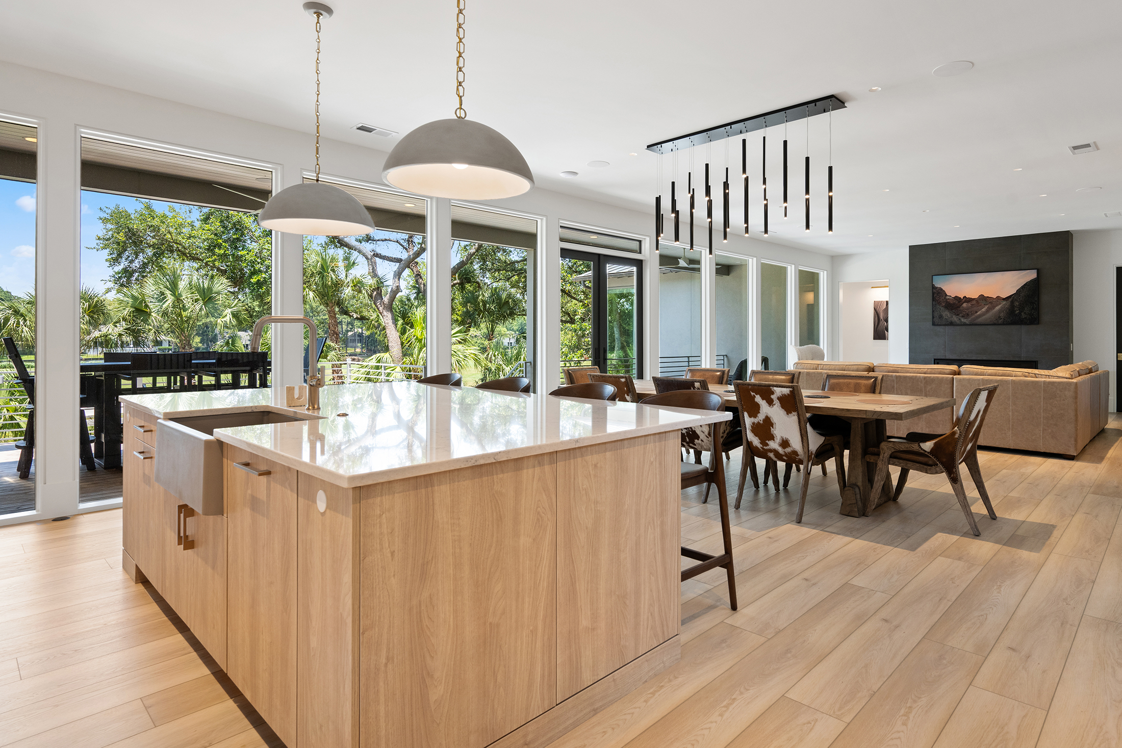 49 Sea Lane | Stunning Kitchen w/ high end appliances 