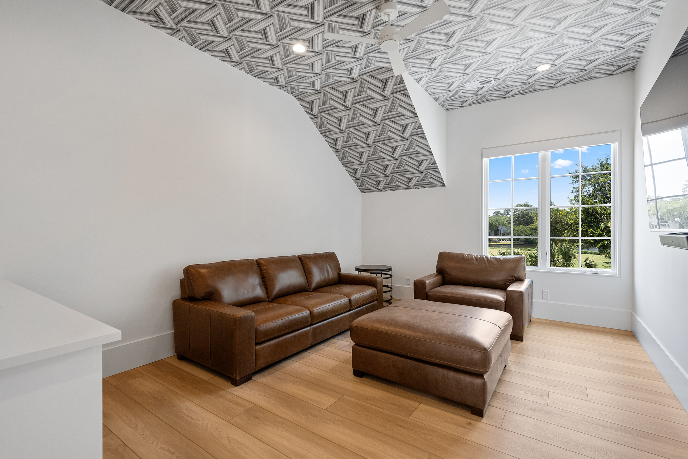 49 Sea Lane | Top level lounge w/ cozy seating and tv