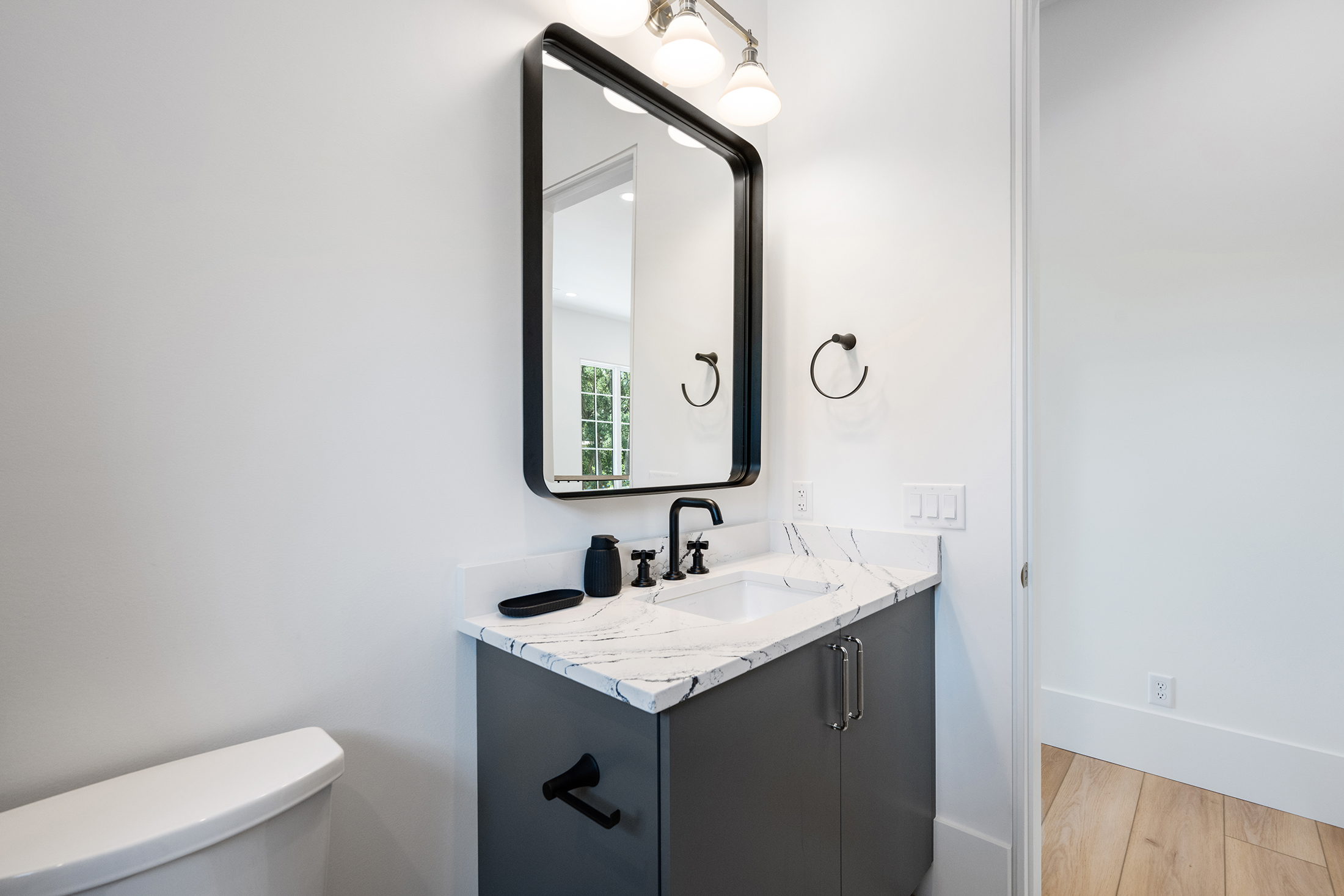 49 Sea Lane | Bedrooms 4 & 5 shared bathroom