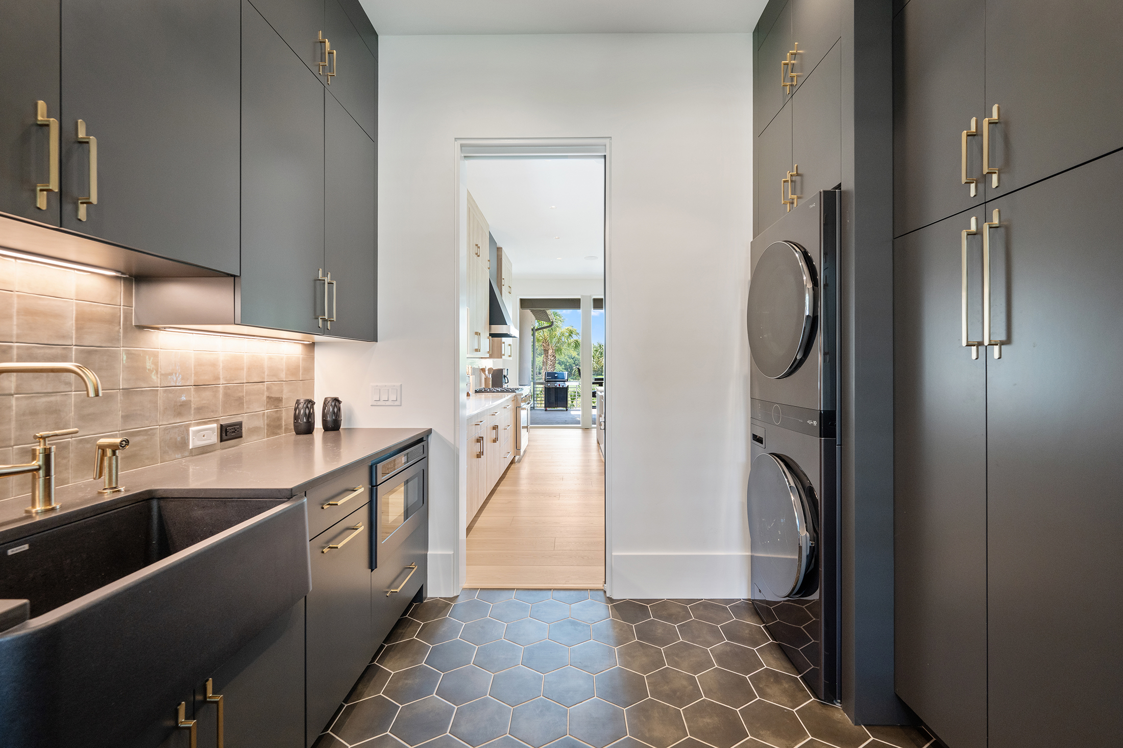 49 Sea Lane | Massive walk-in pantry & main level laundry room