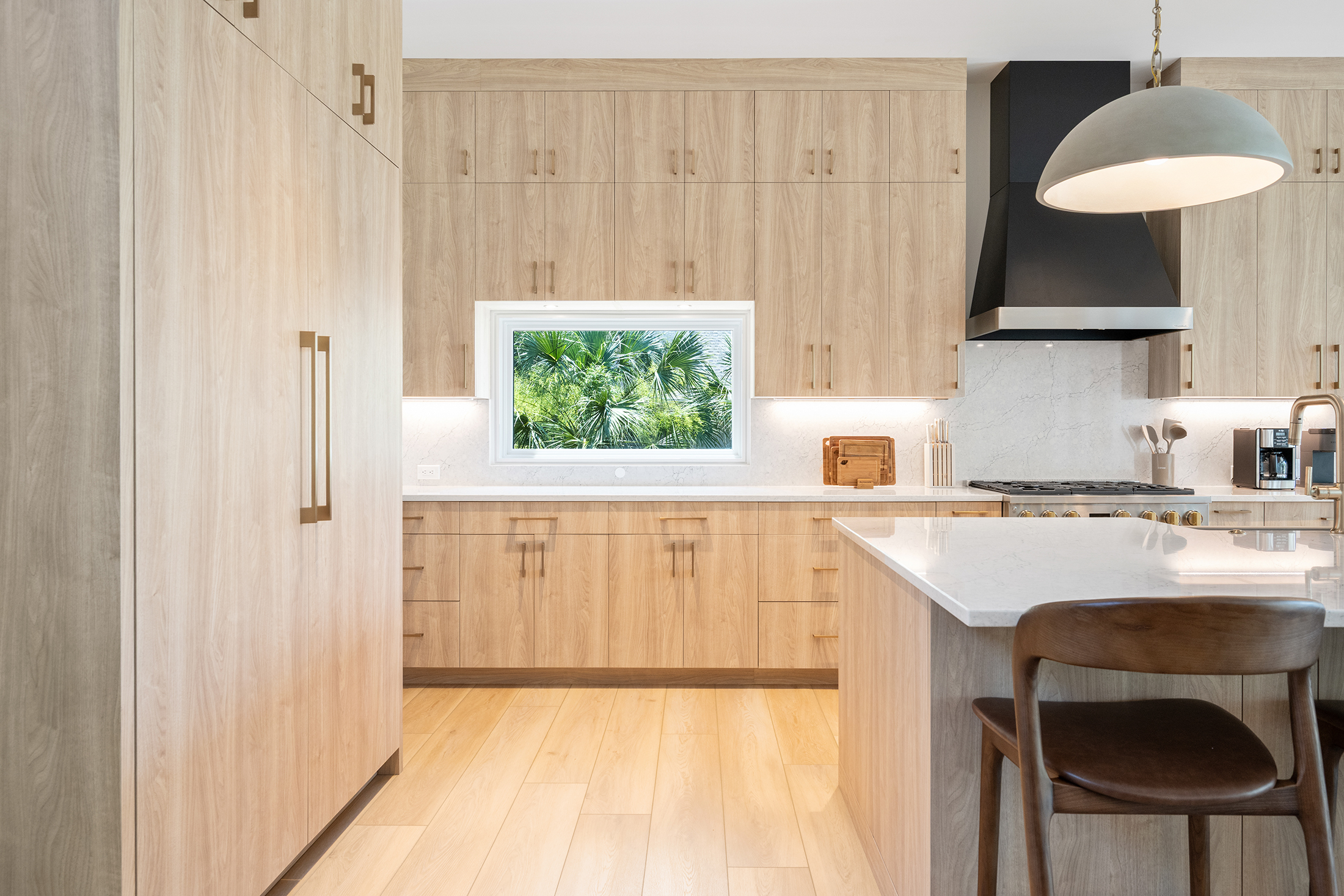 49 Sea Lane | Stunning Kitchen w/ high end appliances 