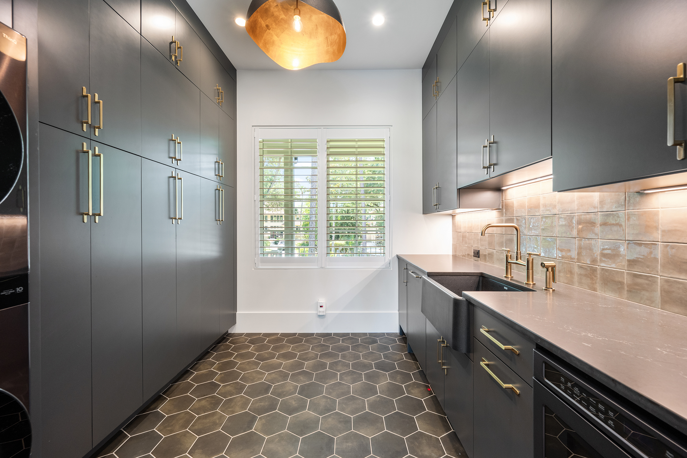 49 Sea Lane | Massive walk-in pantry & main level laundry room