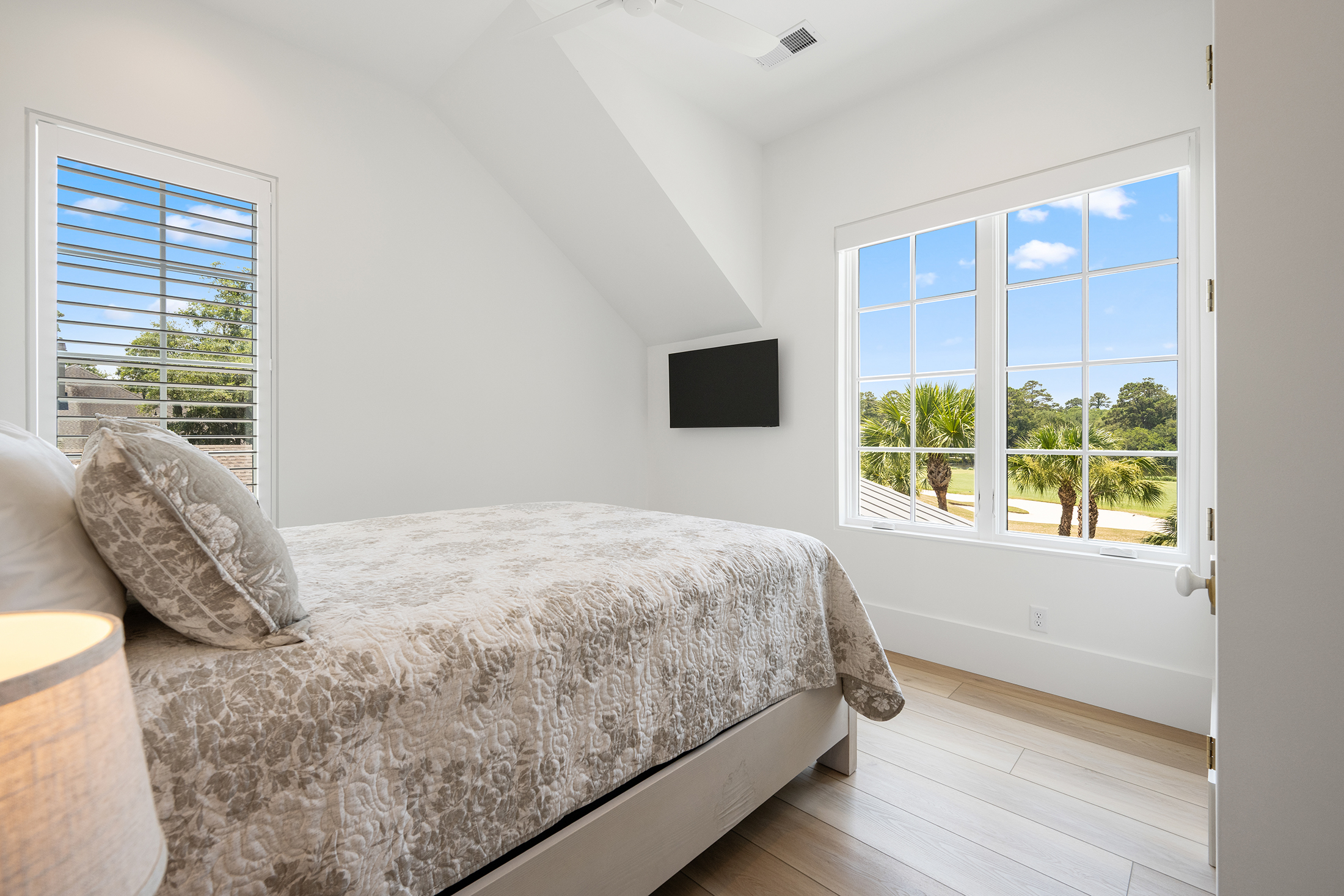 49 Sea Lane | Bedroom 5 Queen bed w/ shared bathroom
