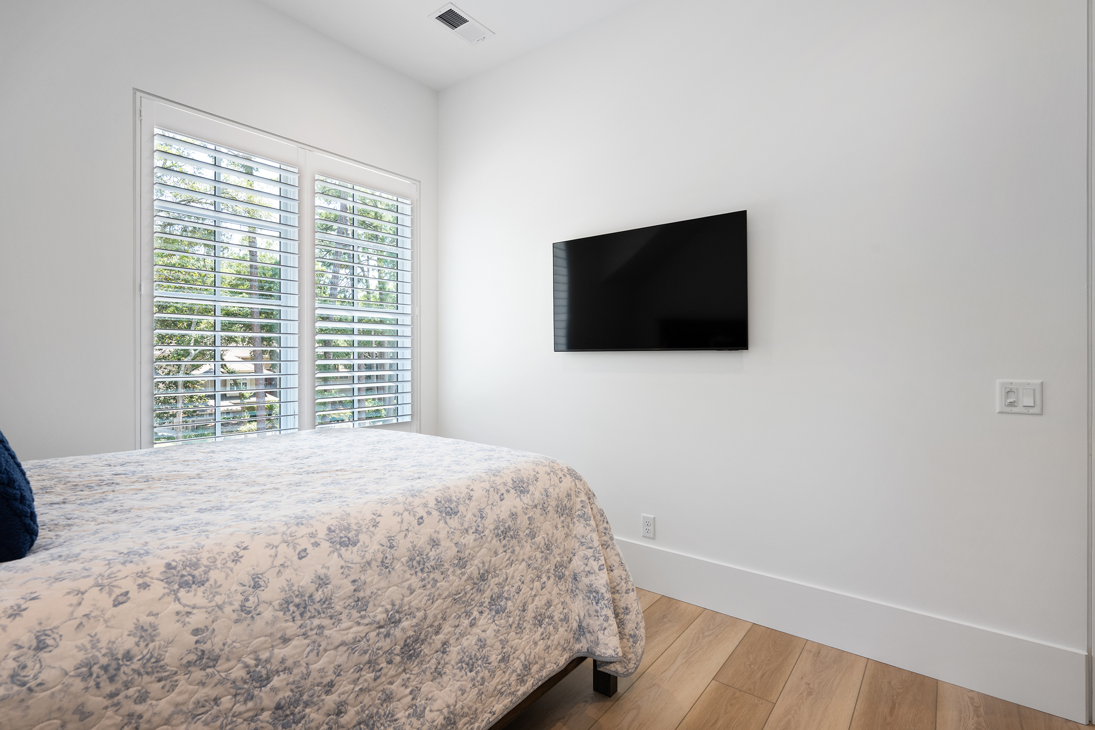 49 Sea Lane | Bedroom 6 Queen bed w/ ensuite bathroom