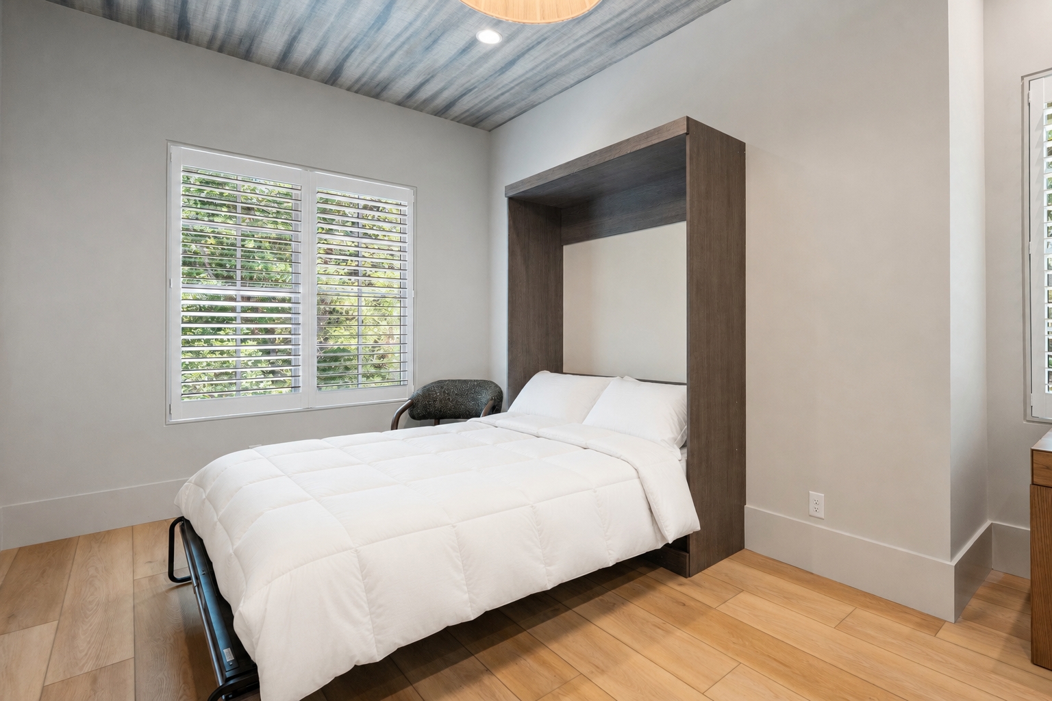 49 Sea Lane | Queen Murphy Bed
