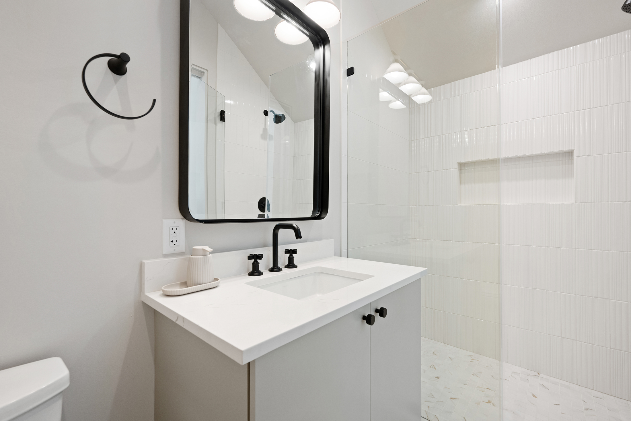 49 Sea Lane | Bedroom 7 full bathroom