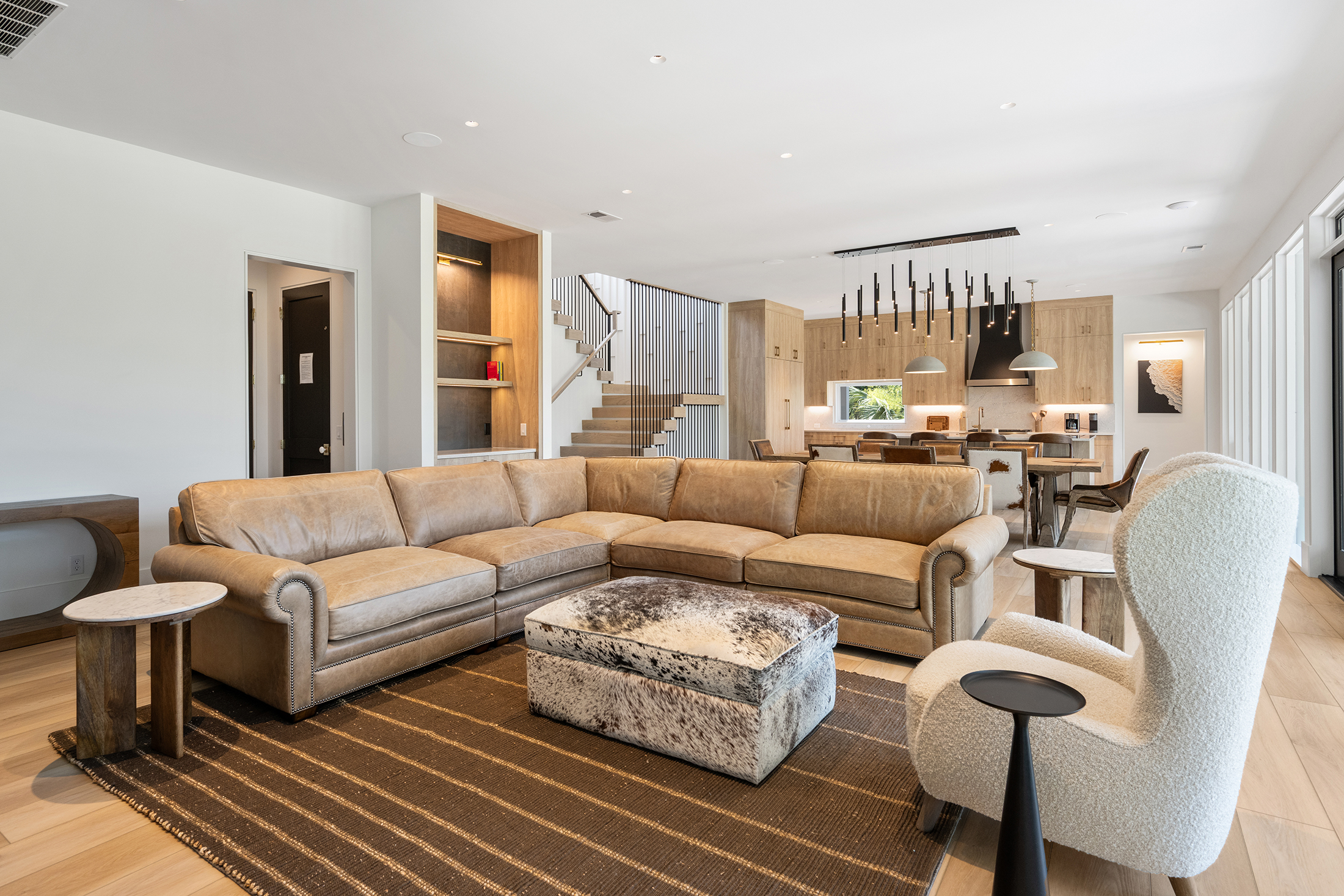 49 Sea Lane | Spacious living room w/ fireplace & fairway views