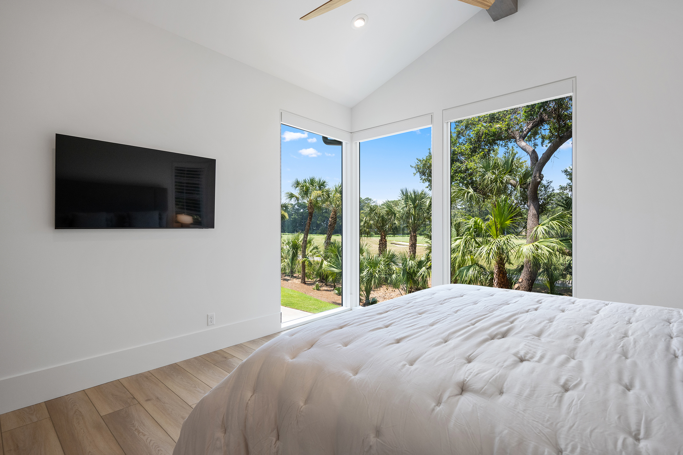 49 Sea Lane | Bedroom 2 Kind Bed w/ ensuite bathroom