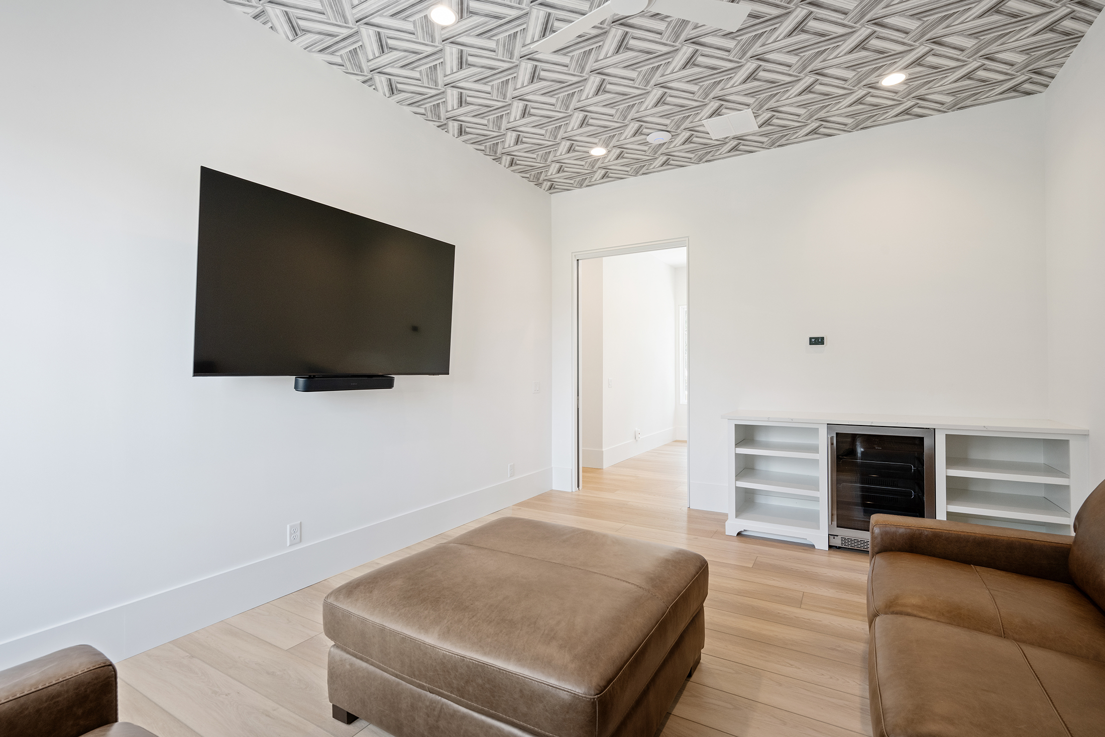 49 Sea Lane | Top level lounge w/ cozy seating and tv
