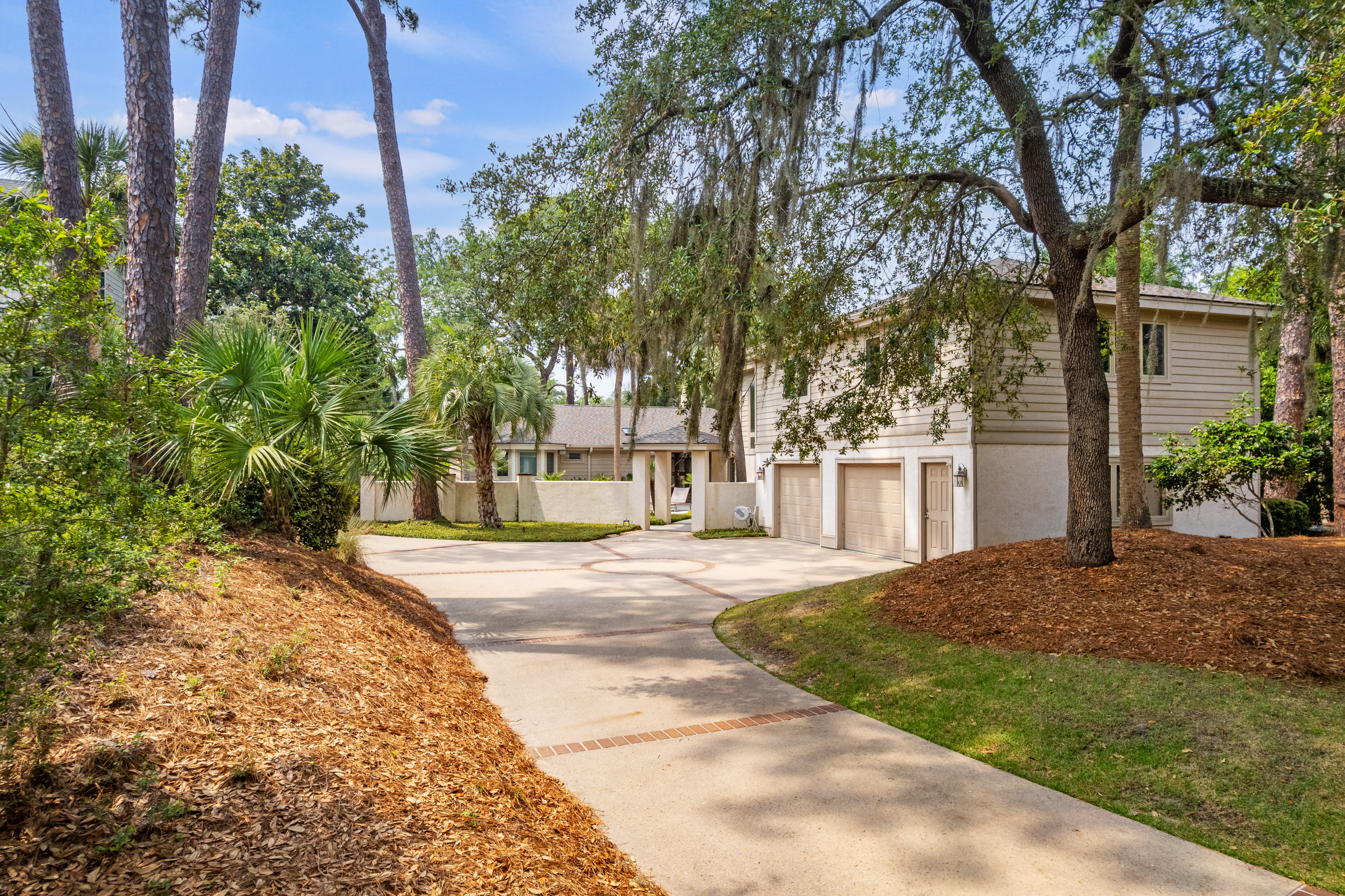 8 Beach Lagoon | Front of House