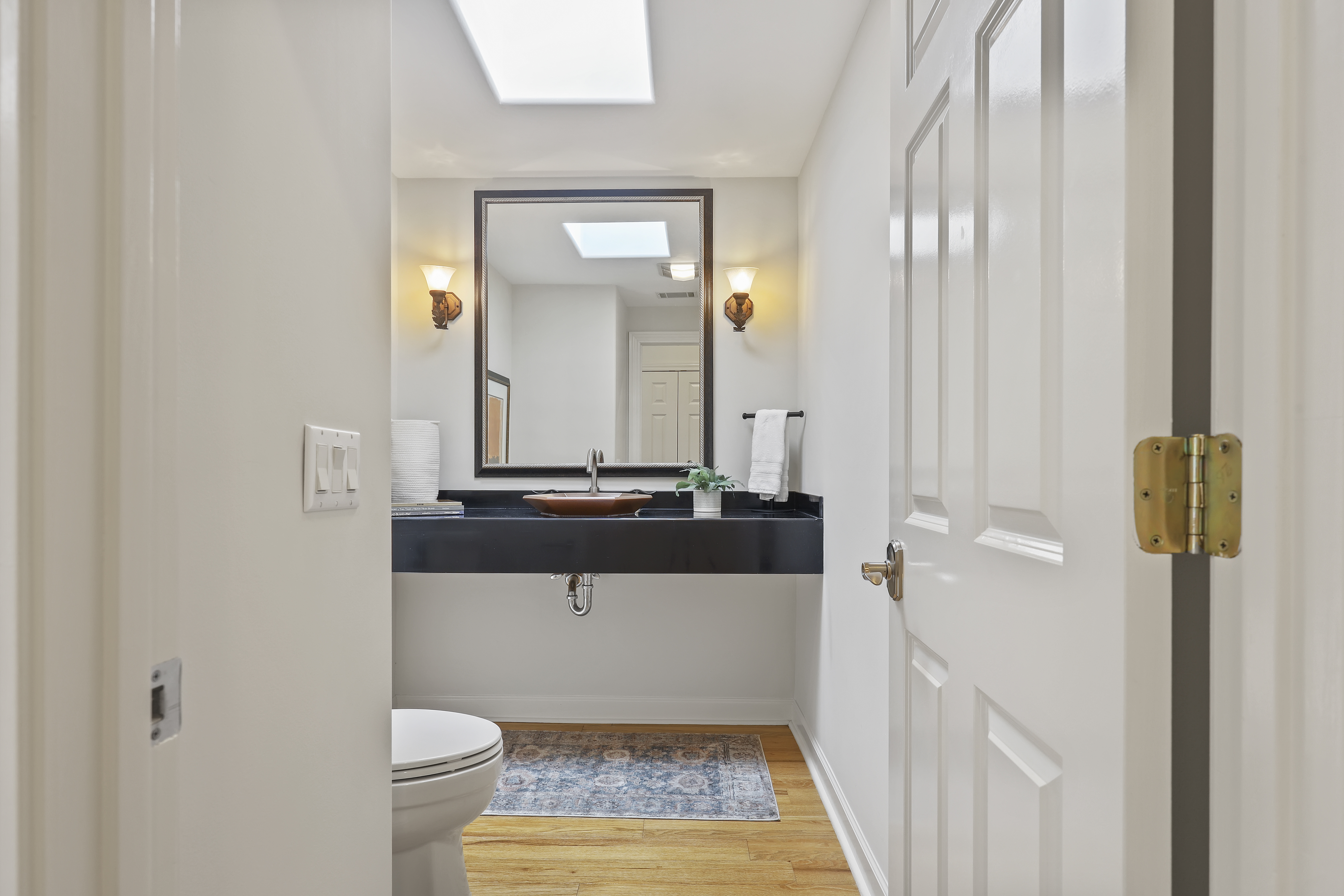 8 Beach Lagoon | Half Bathroom