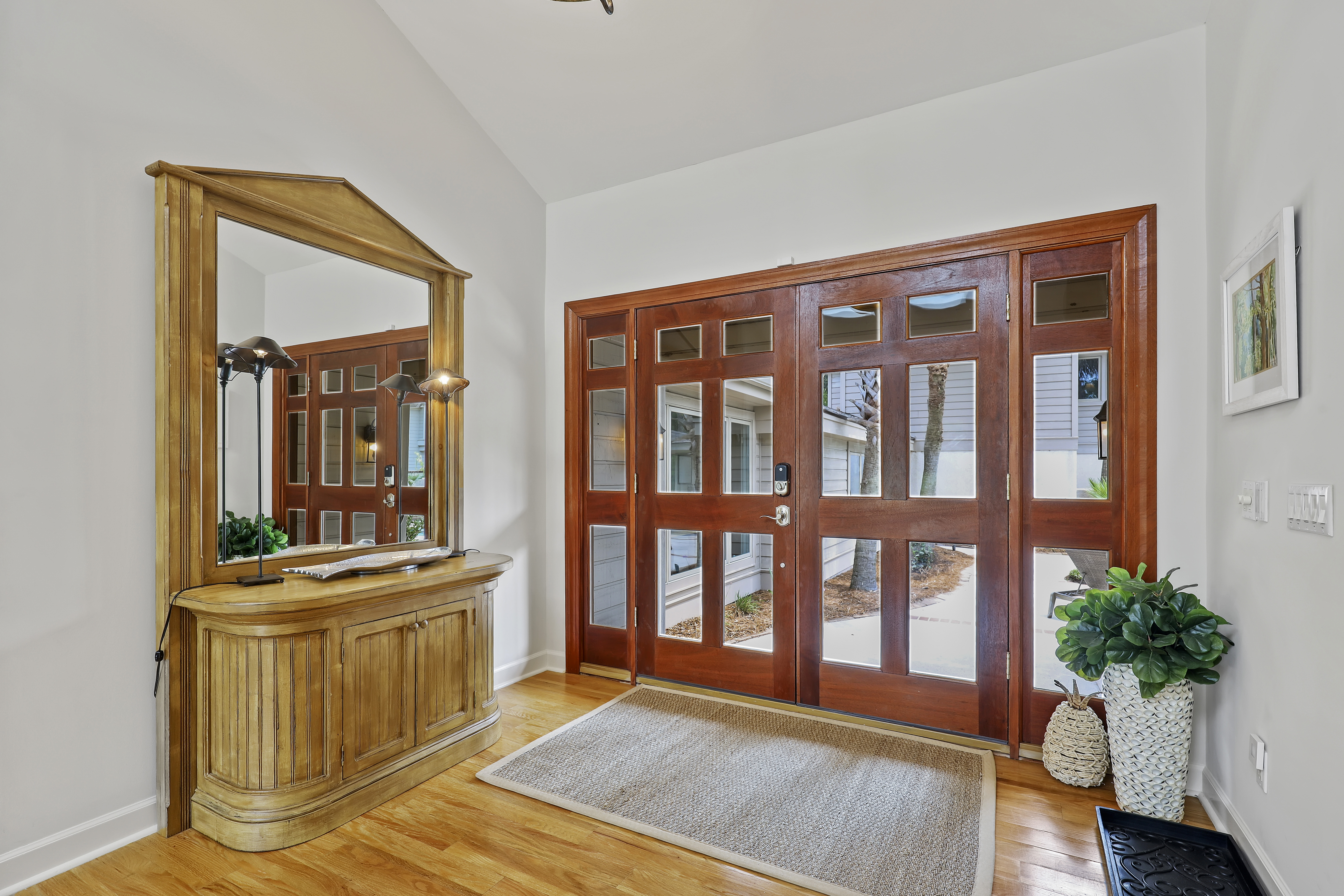  8 Beach Lagoon | Entryway