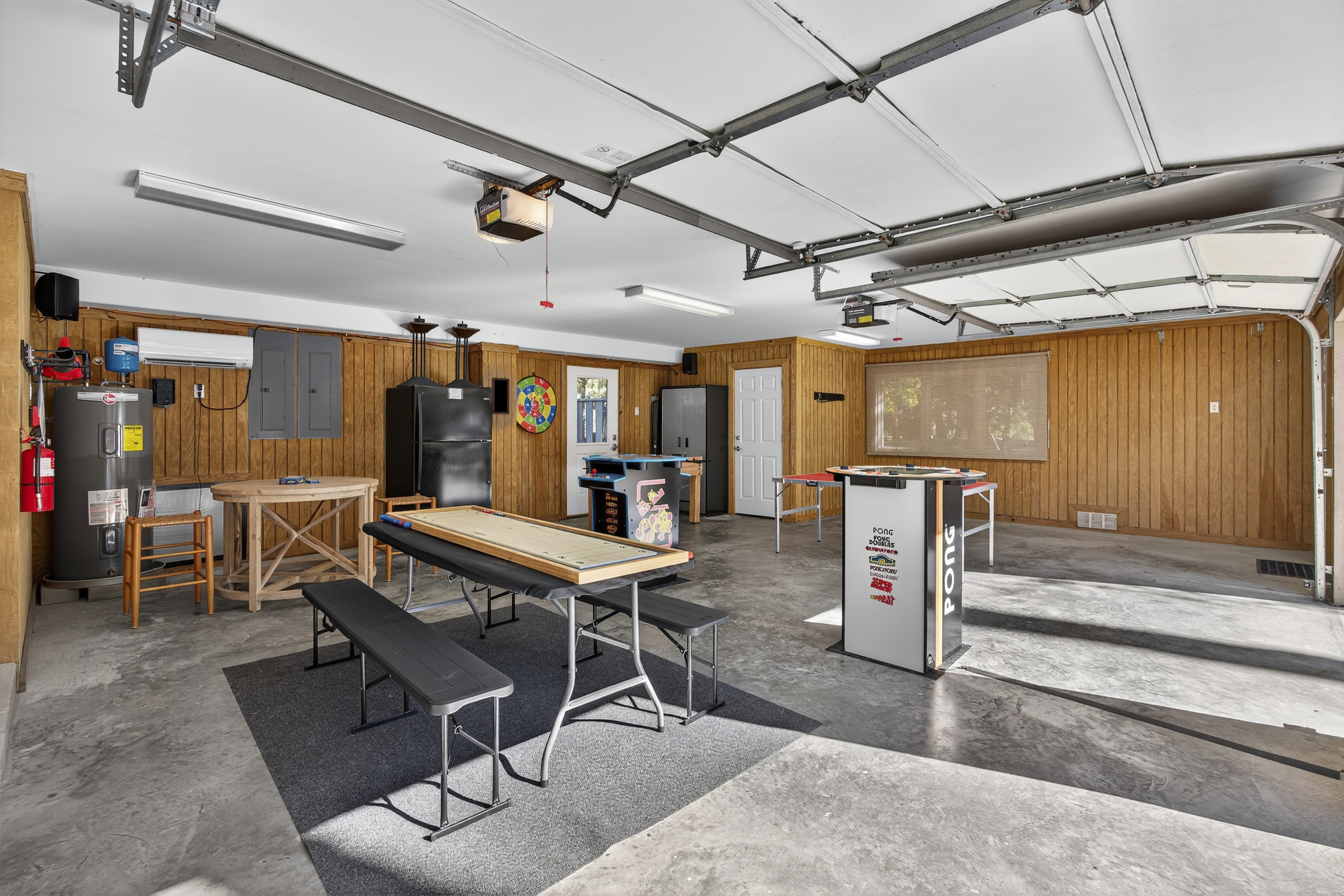 8 Beach Lagoon | Game room w/ ping-pong, foosball & more!