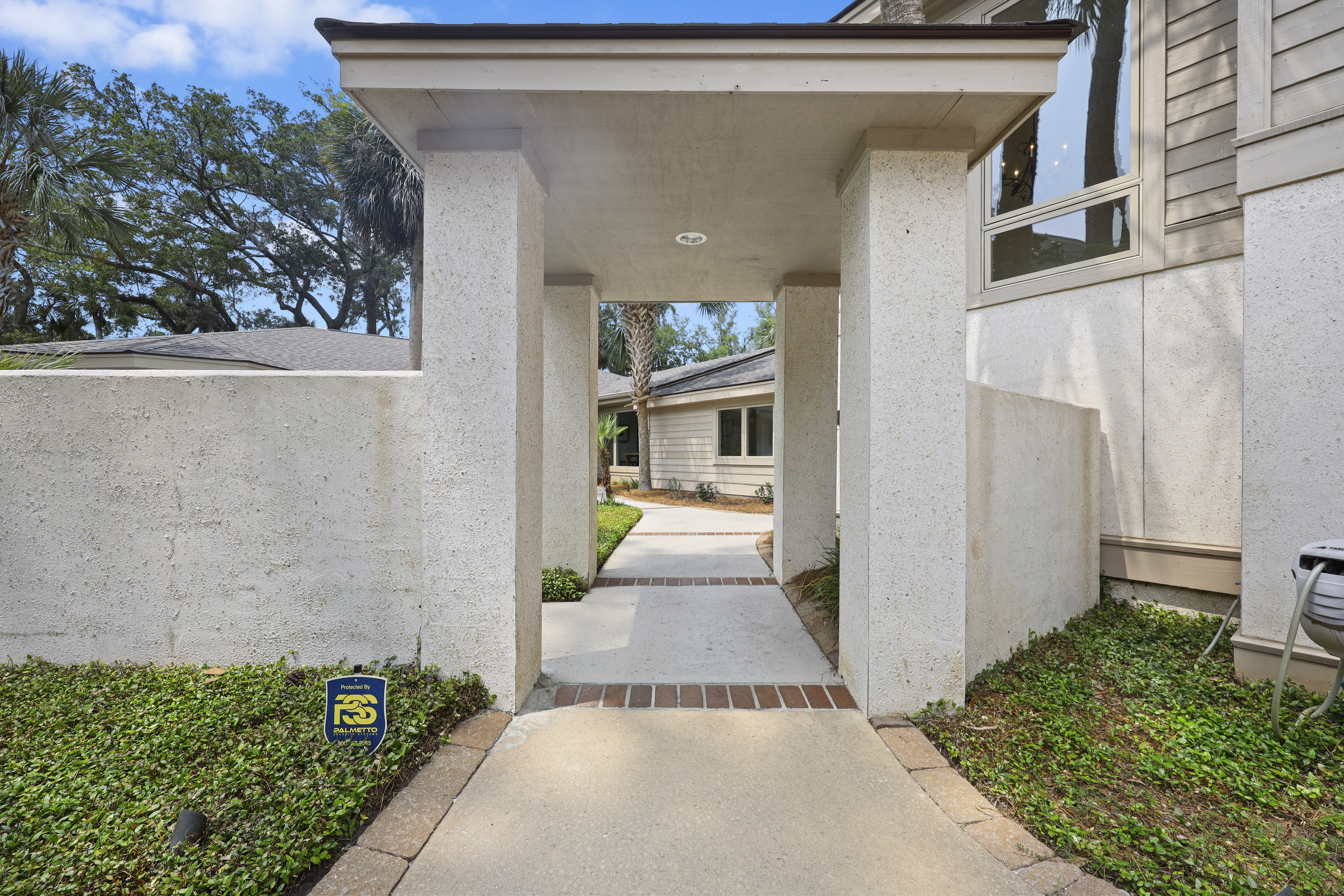 8 Beach Lagoon | Front of House