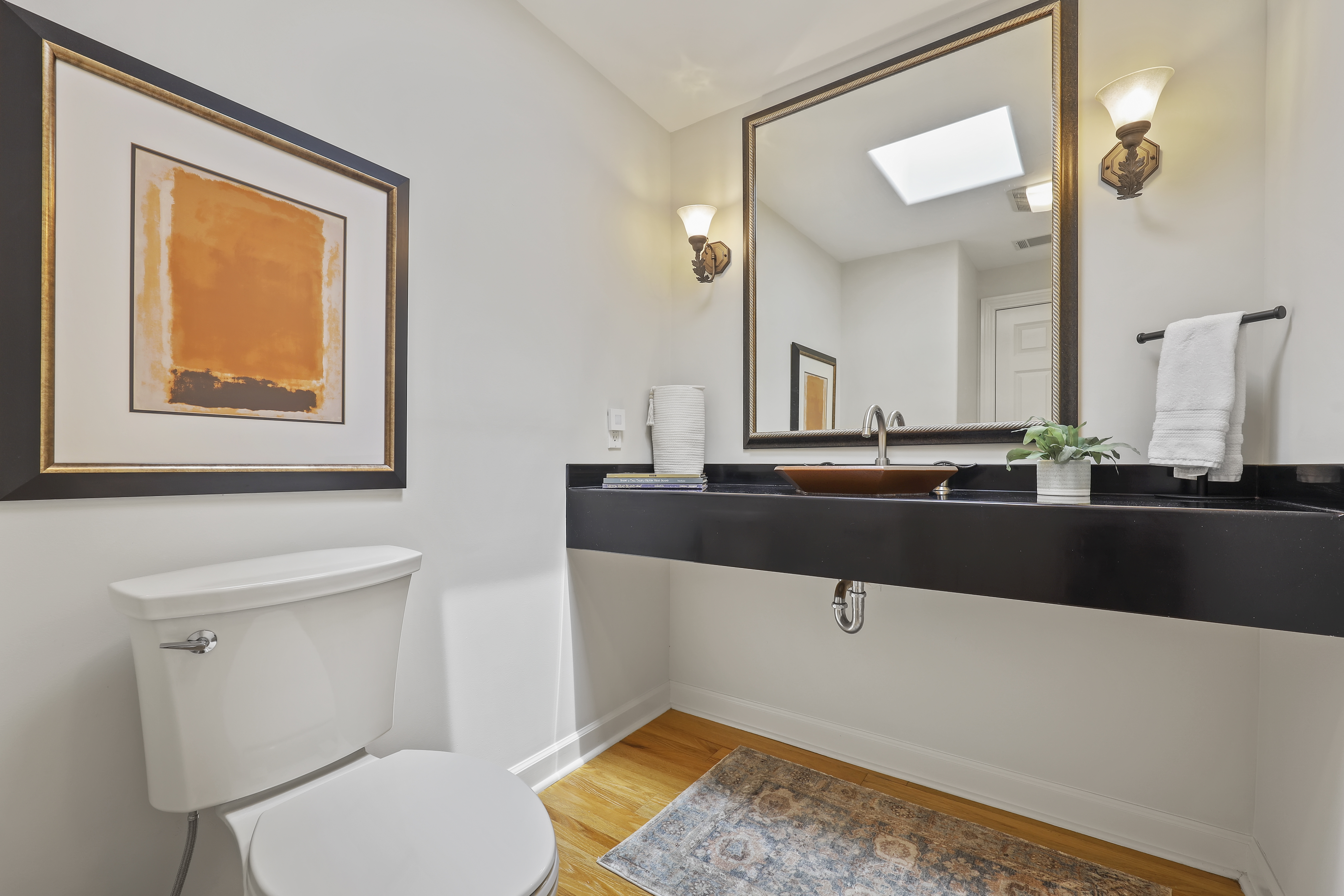 8 Beach Lagoon | Half Bathroom