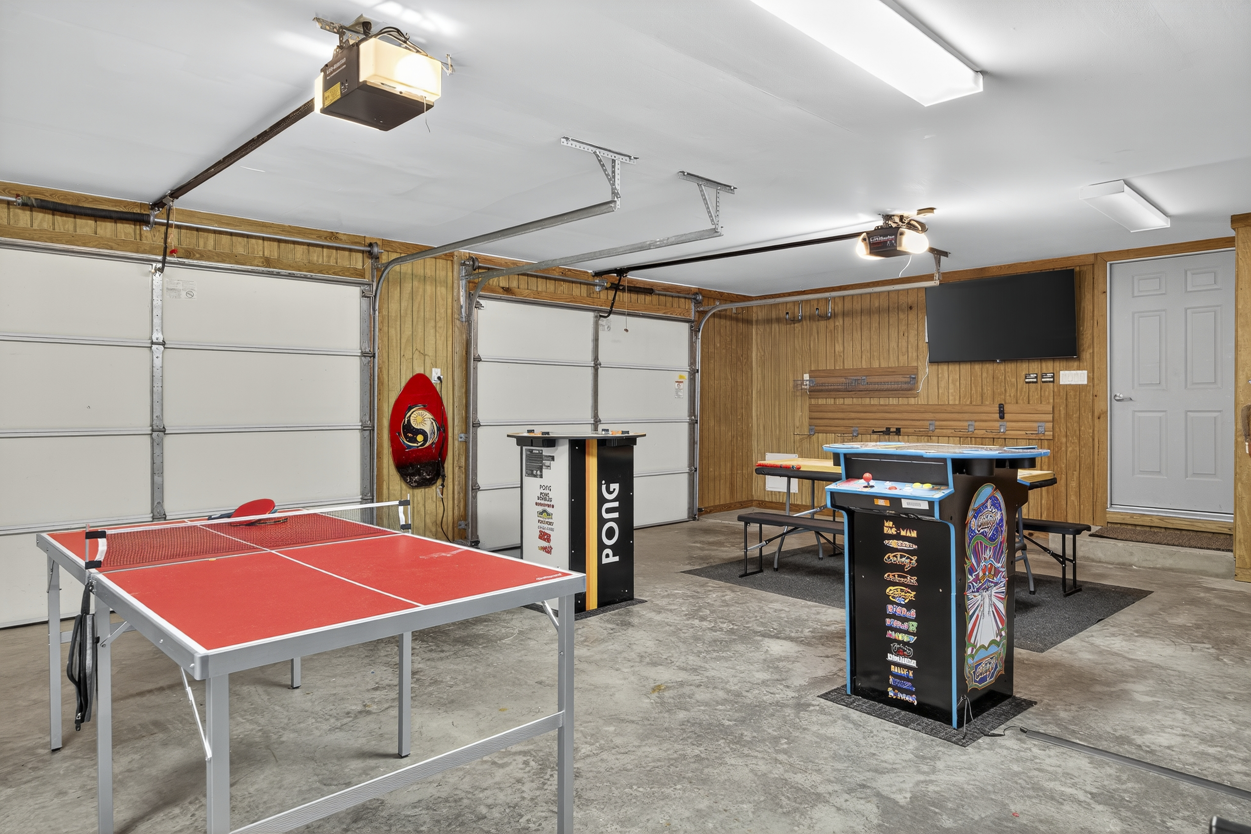 8 Beach Lagoon | Game room w/ ping-pong, foosball & more!