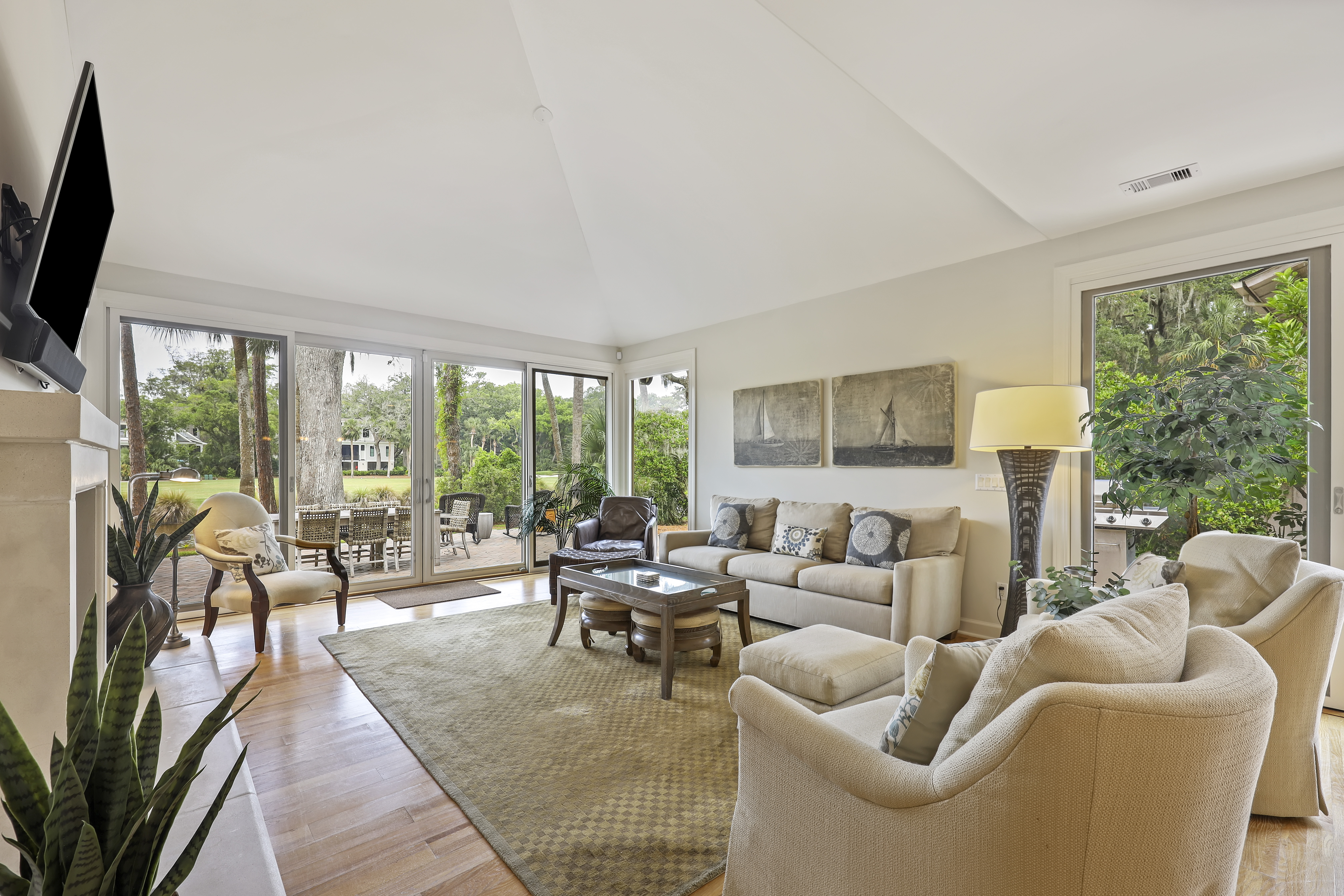 8 Beach Lagoon | Living Room